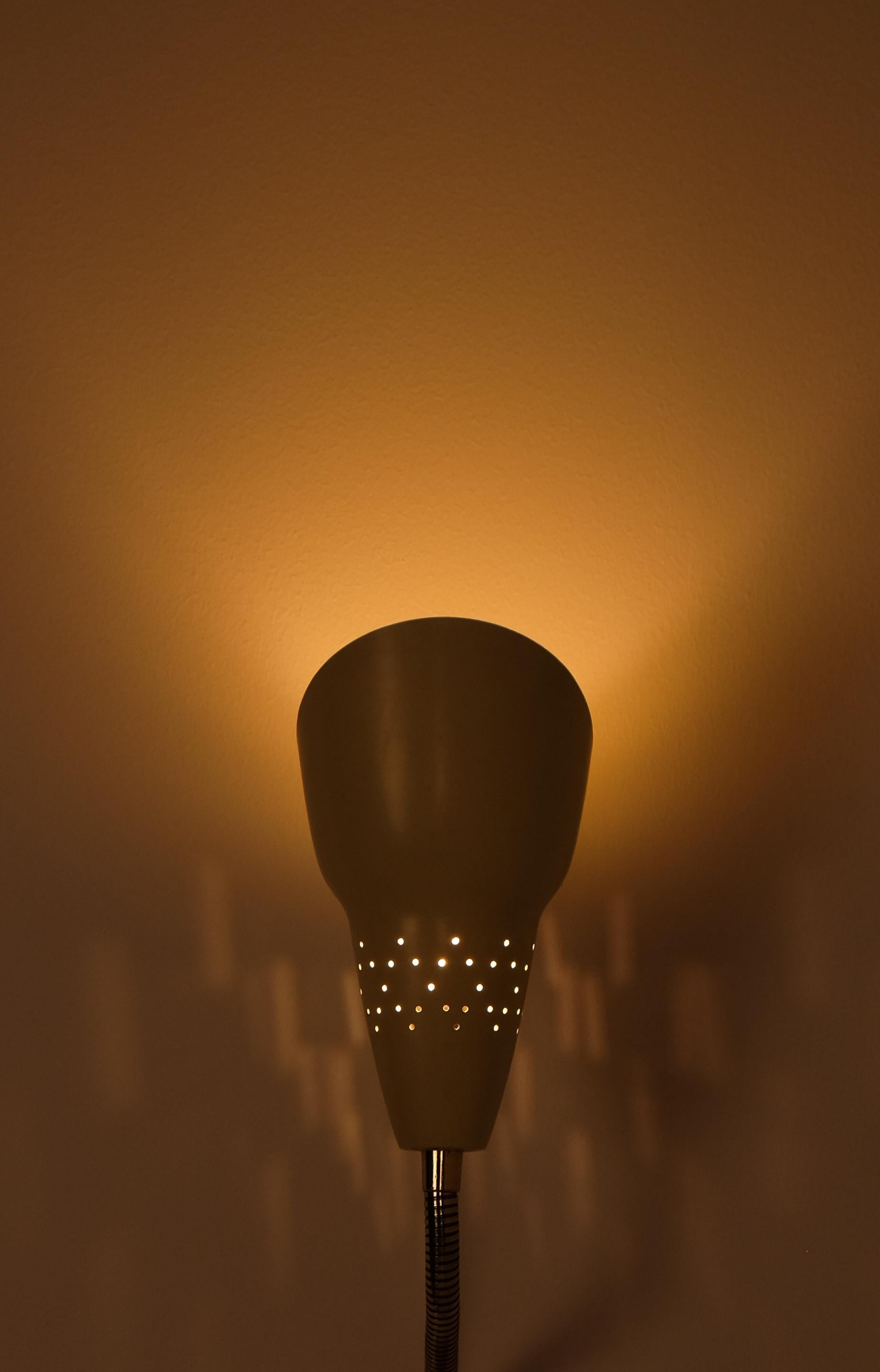 Scandinavo moderno Coppia di lampade da parete, Svezia, anni '1950 in vendita