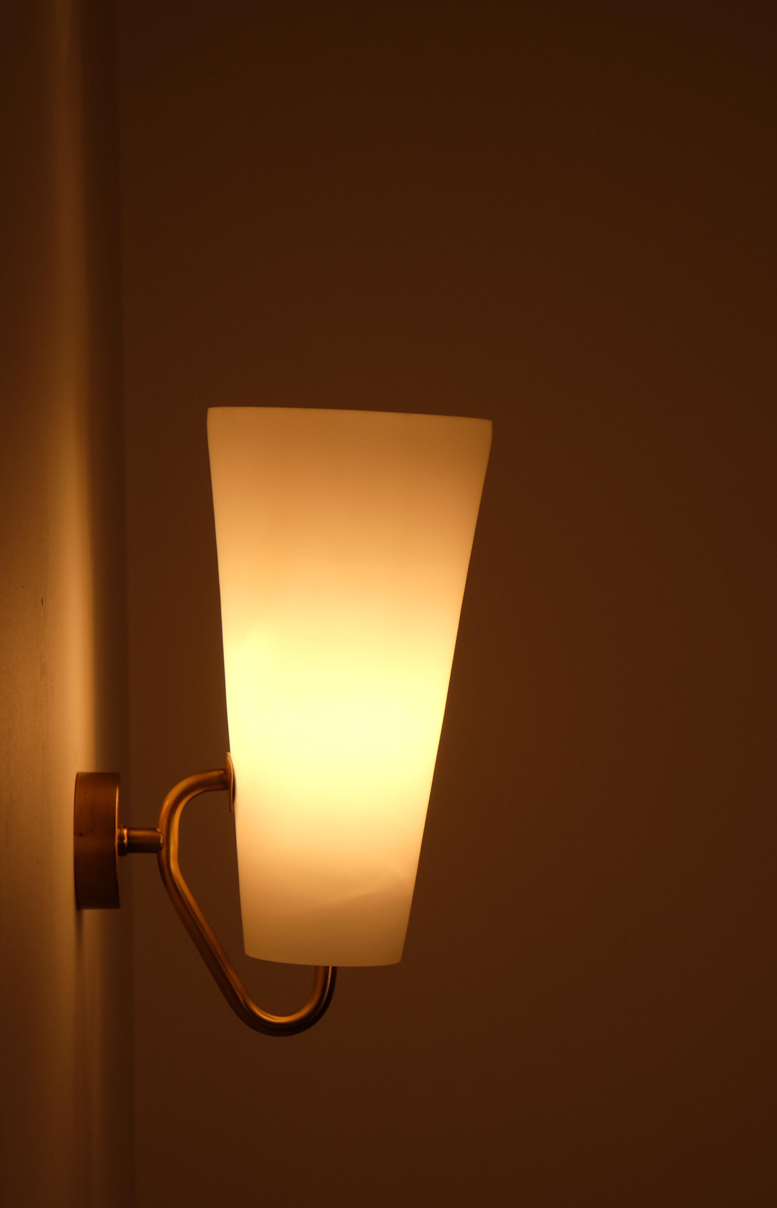 Scandinave moderne Paire d'appliques, Suède, années 1950 en vente