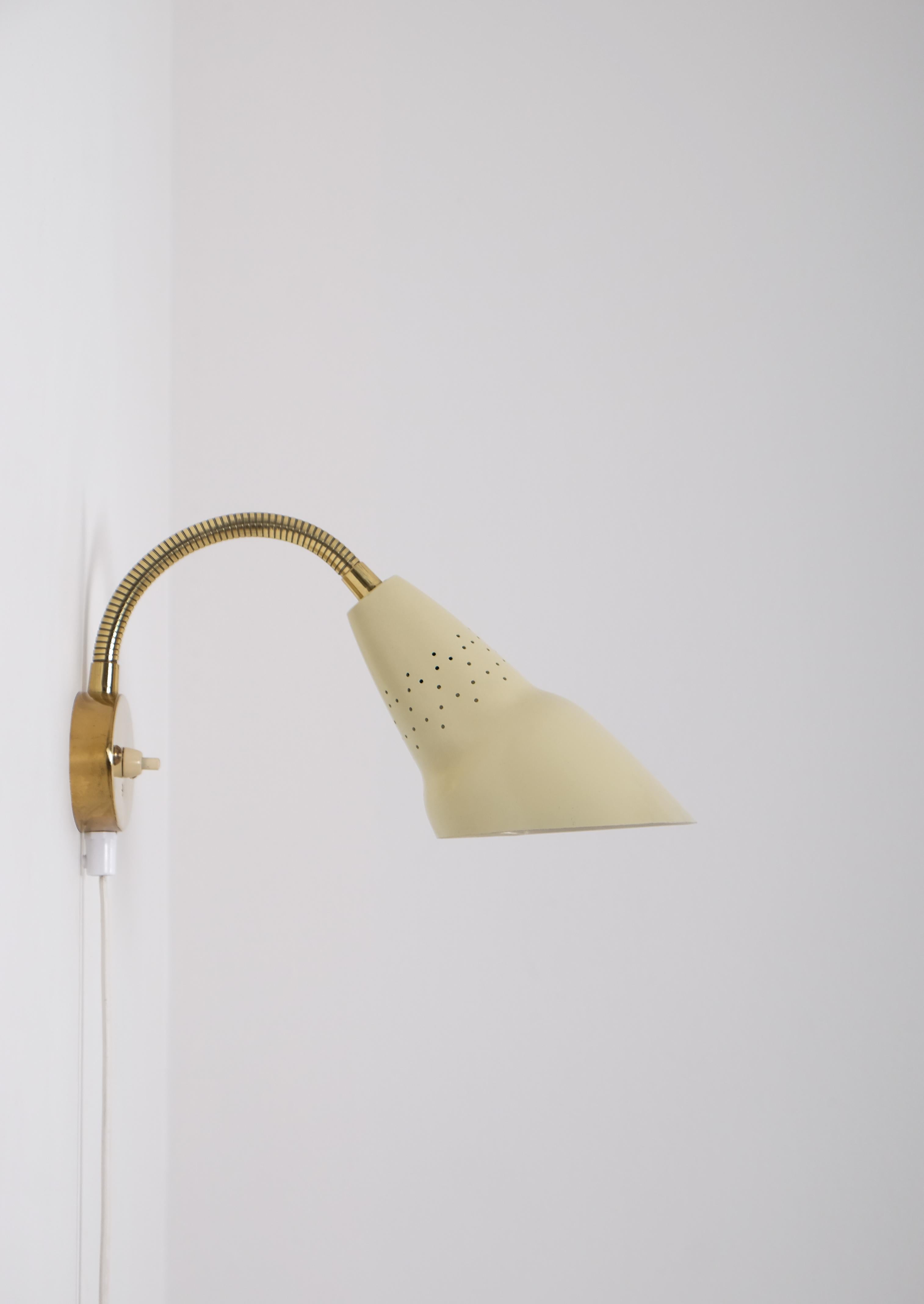 Metà XX secolo Coppia di lampade da parete, Svezia, anni '1950 in vendita