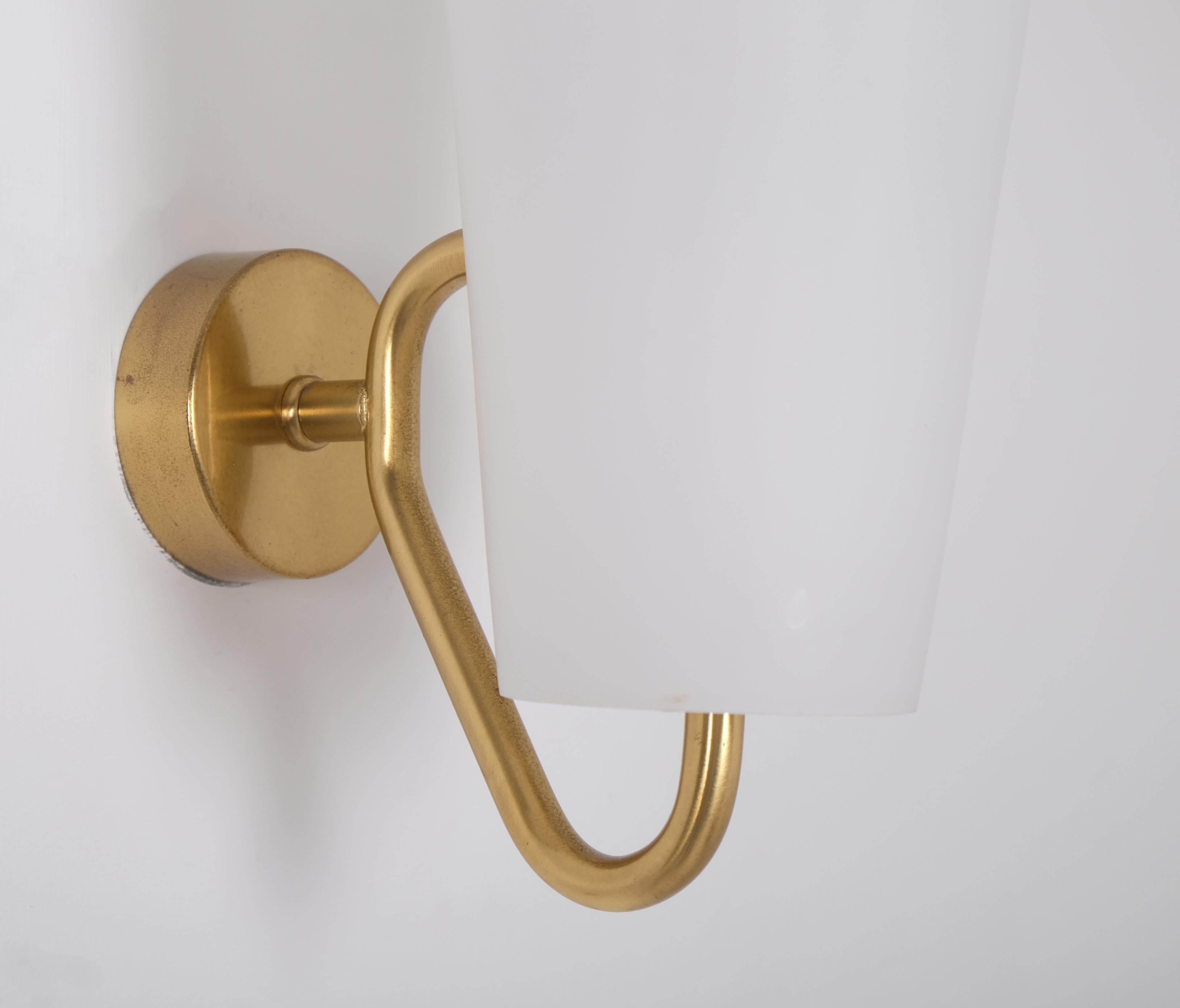 Milieu du XXe siècle Paire d'appliques, Suède, années 1950 en vente