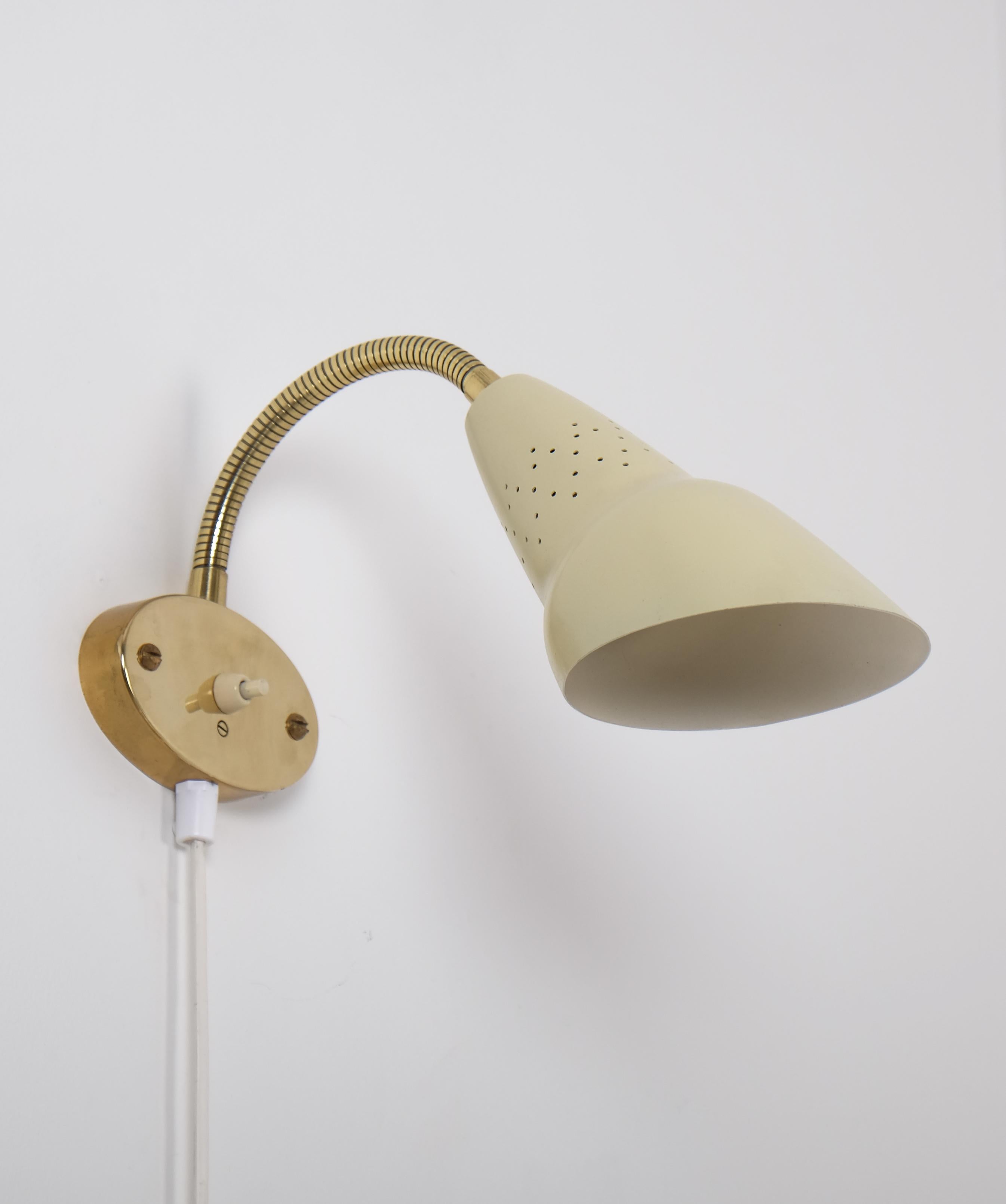 Coppia di lampade da parete, Svezia, anni '1950 in vendita 1