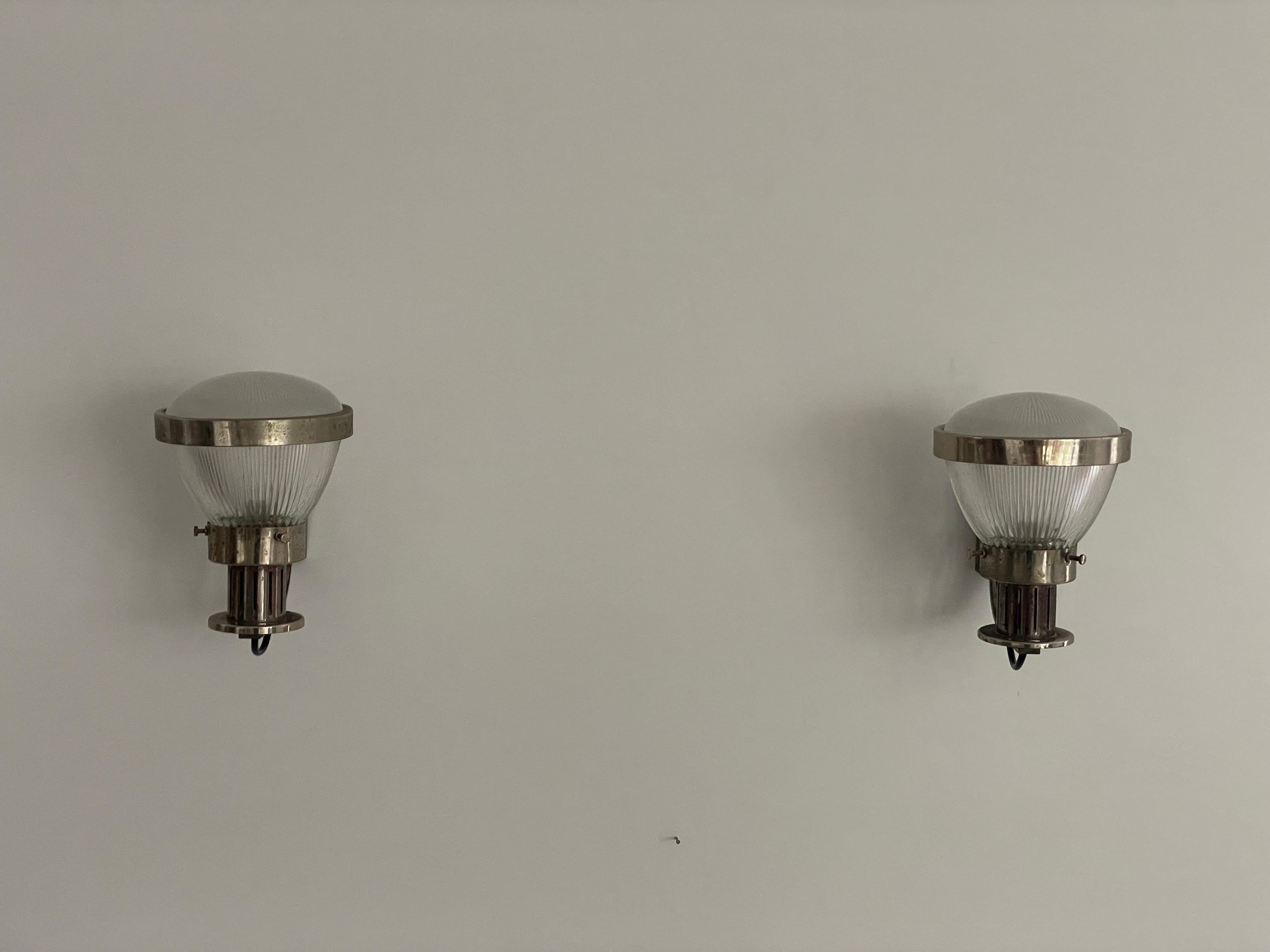 Coppia di lampade da parete non attribuite Ignazio Gardella per Azucena, anni '60, Italia In condizioni ottime in vendita a Hagenbach, DE