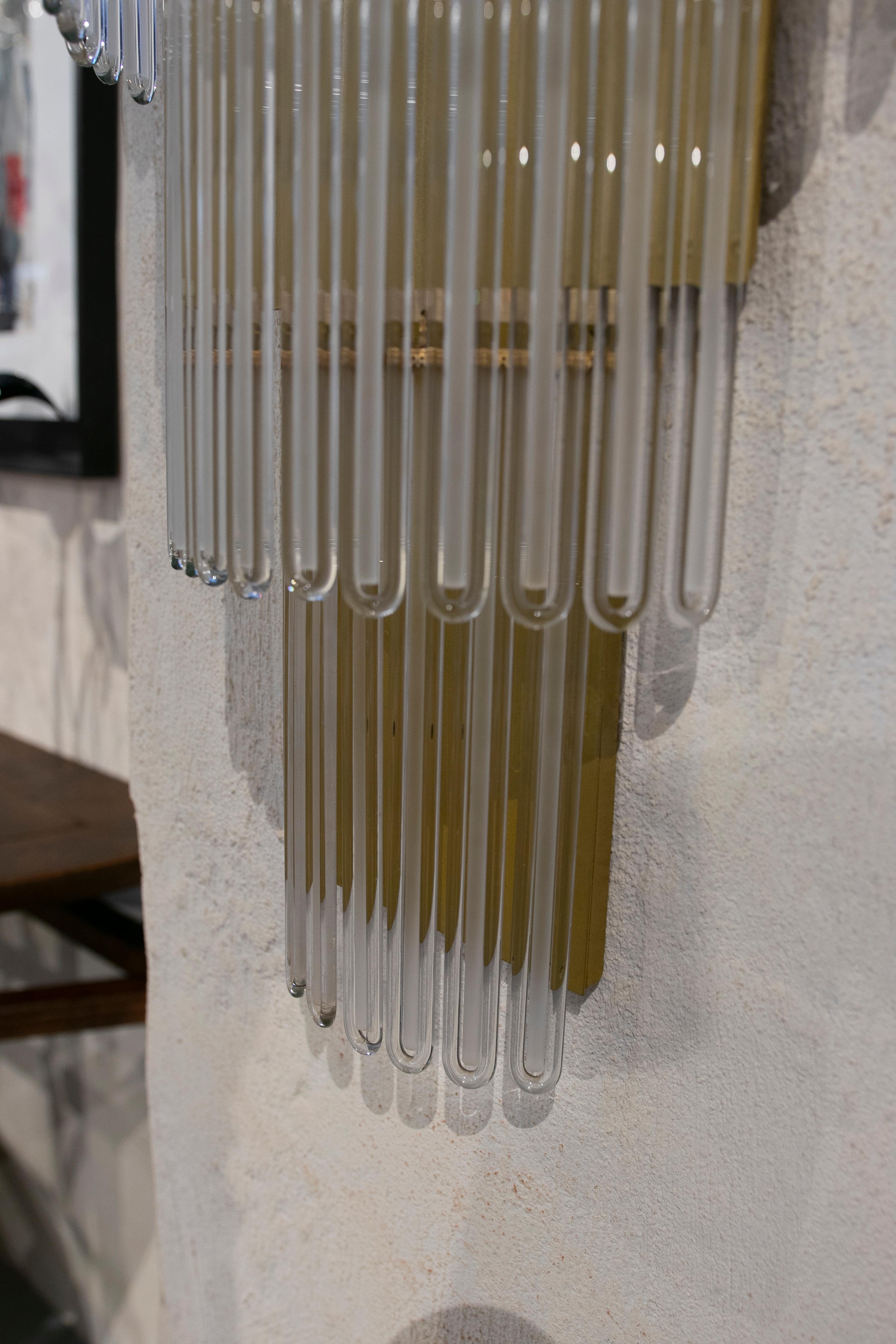 Paire d'appliques murales avec structure en métal et verre antique en vente 7