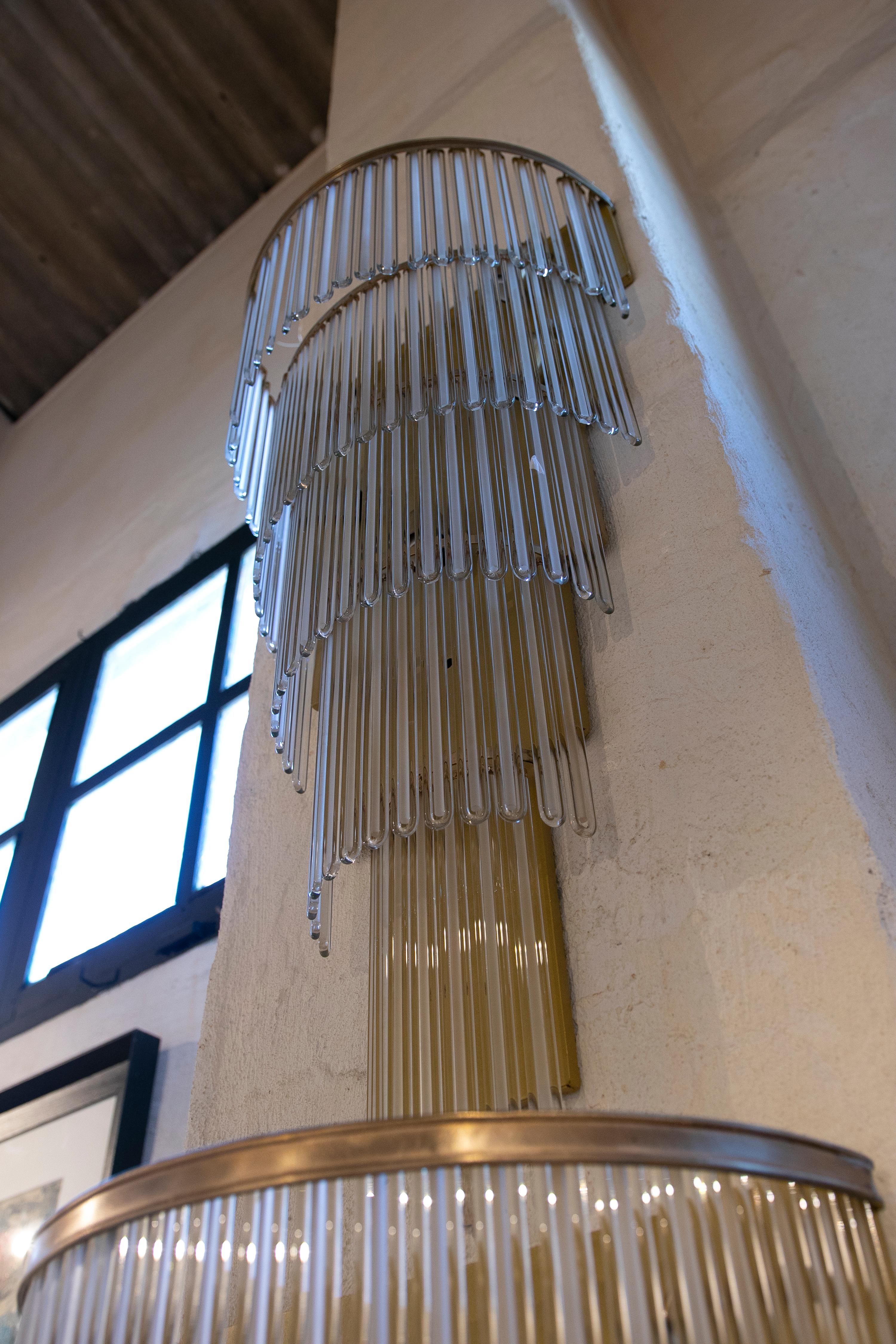 Paire d'appliques murales avec structure en métal et verre antique en vente 3