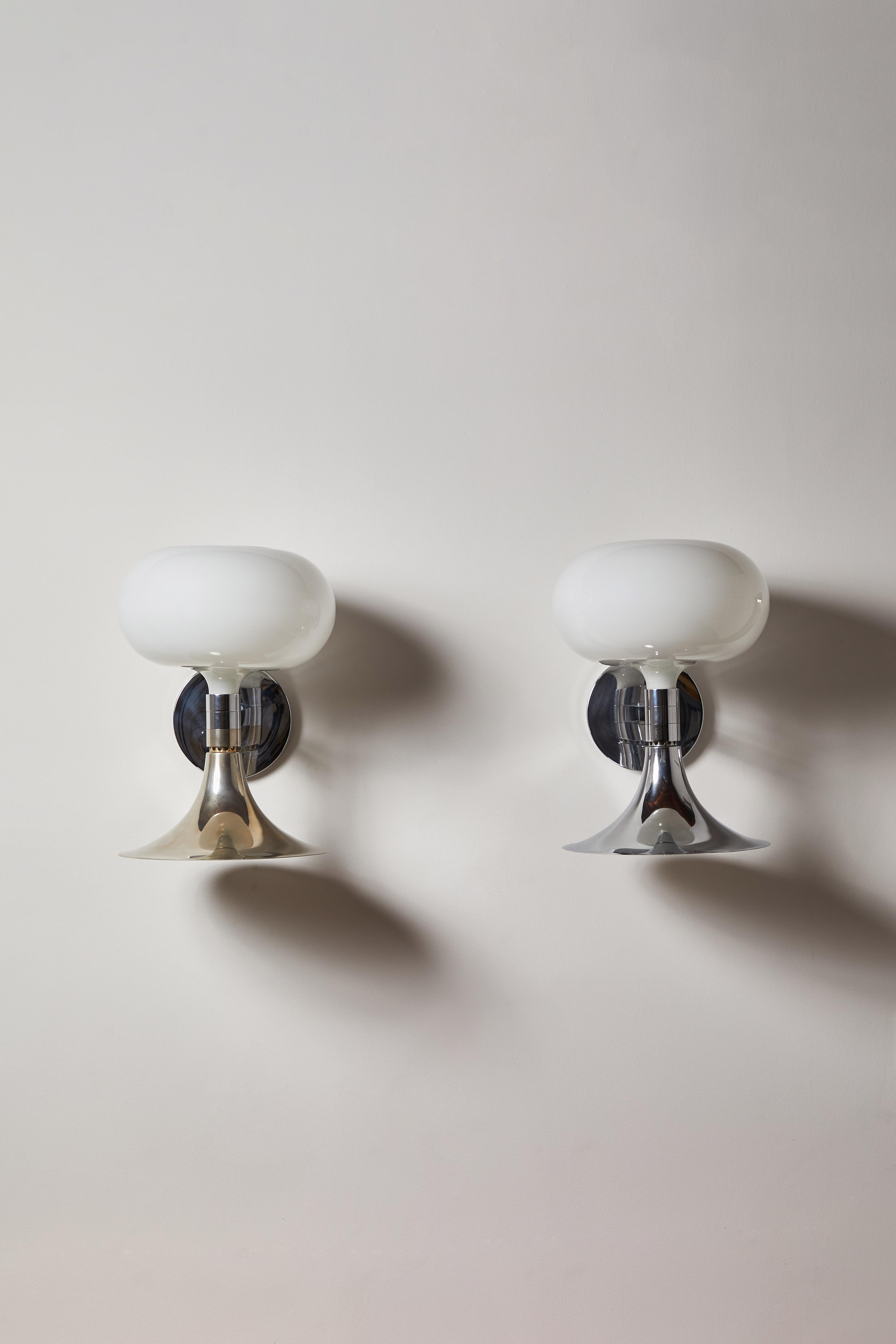 Pair of Wall Lights by Franco Albini, Franca Helg and Antonio Piva for Sirrah In Good Condition For Sale In Los Angeles, CA