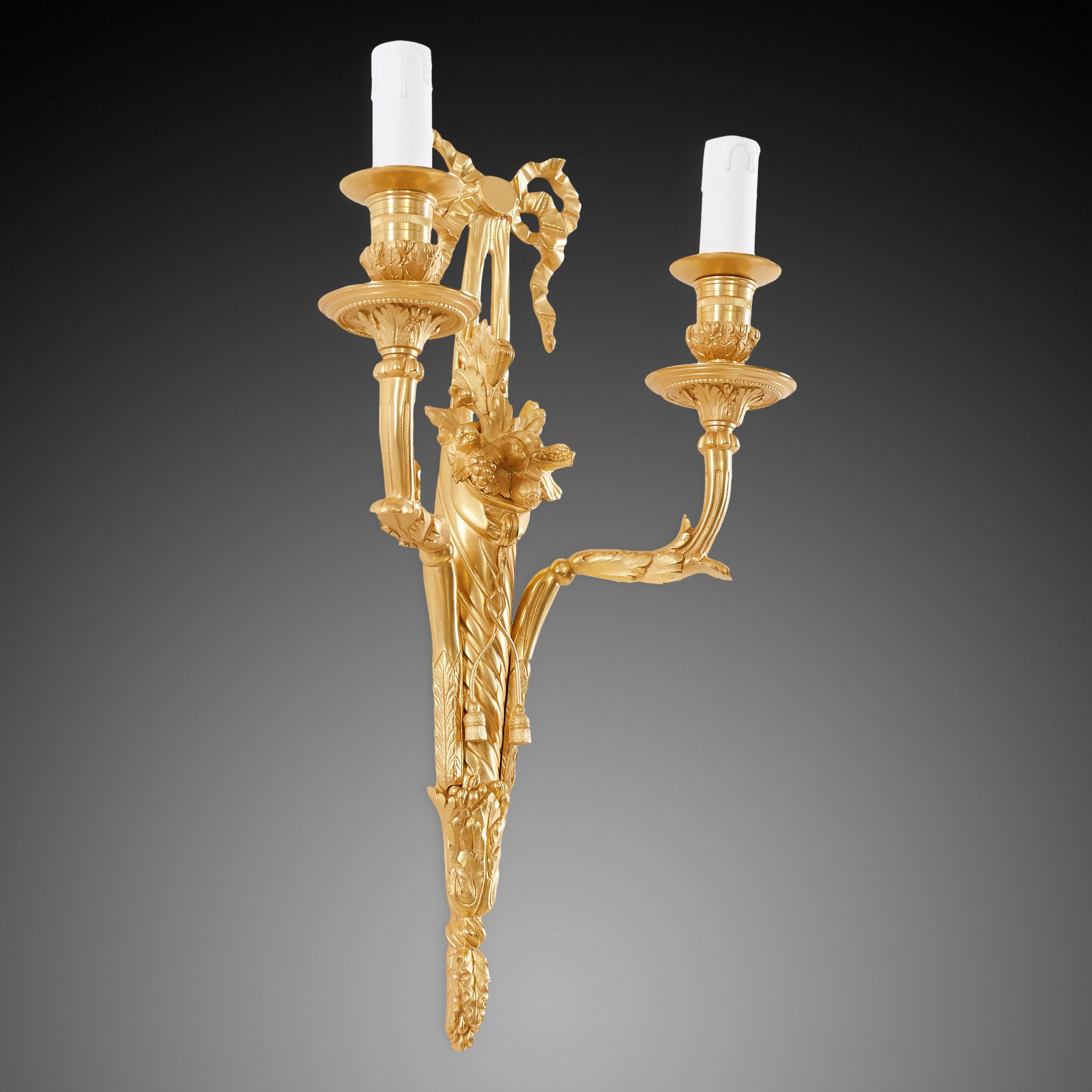 Gilt Pair of Wall Lights 19th Century Louis XVI  For Sale