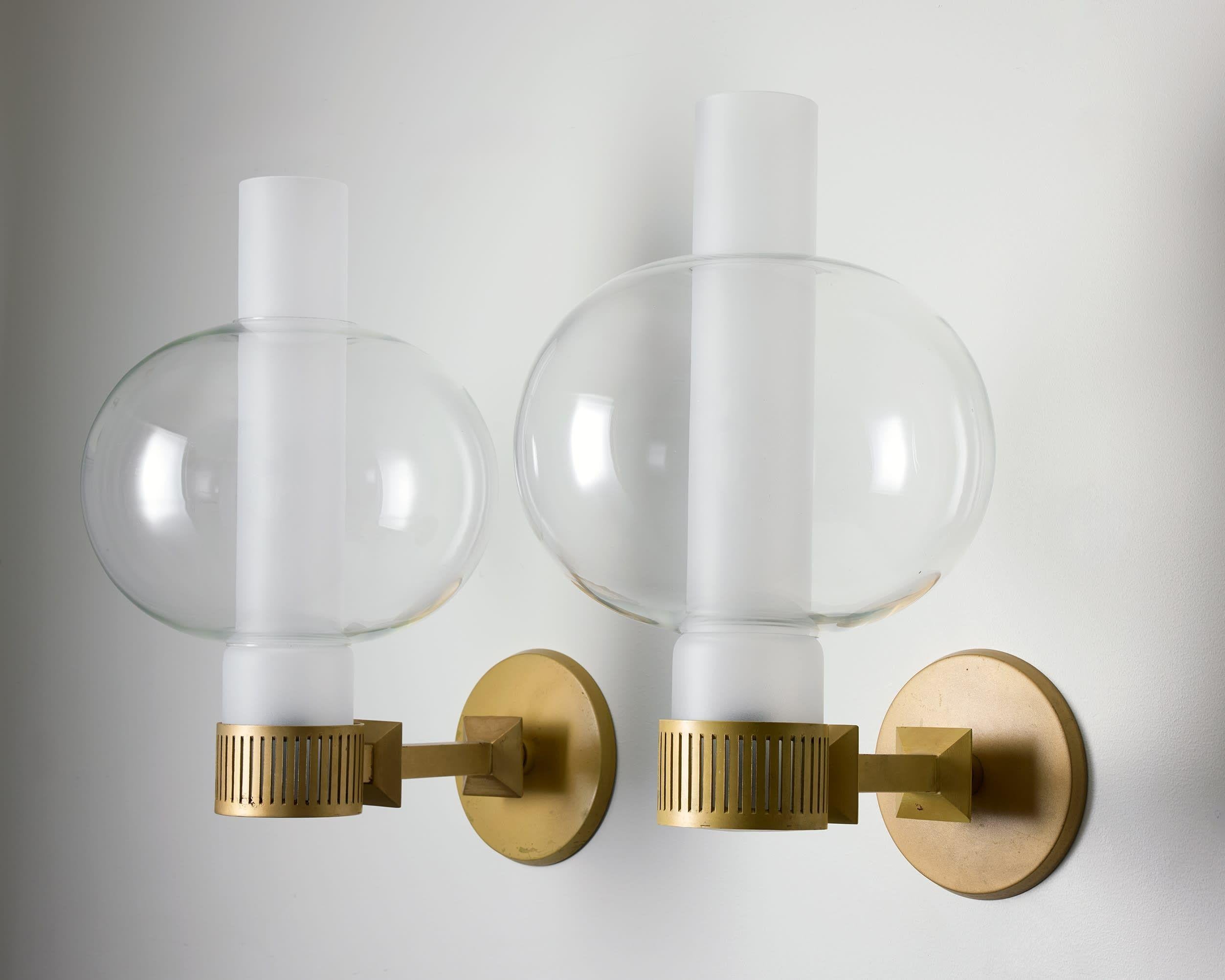 Svedese Applique da parete in ottone e vetro della metà del secolo scorso - The Modern Scandinavian Design 1950s in vendita