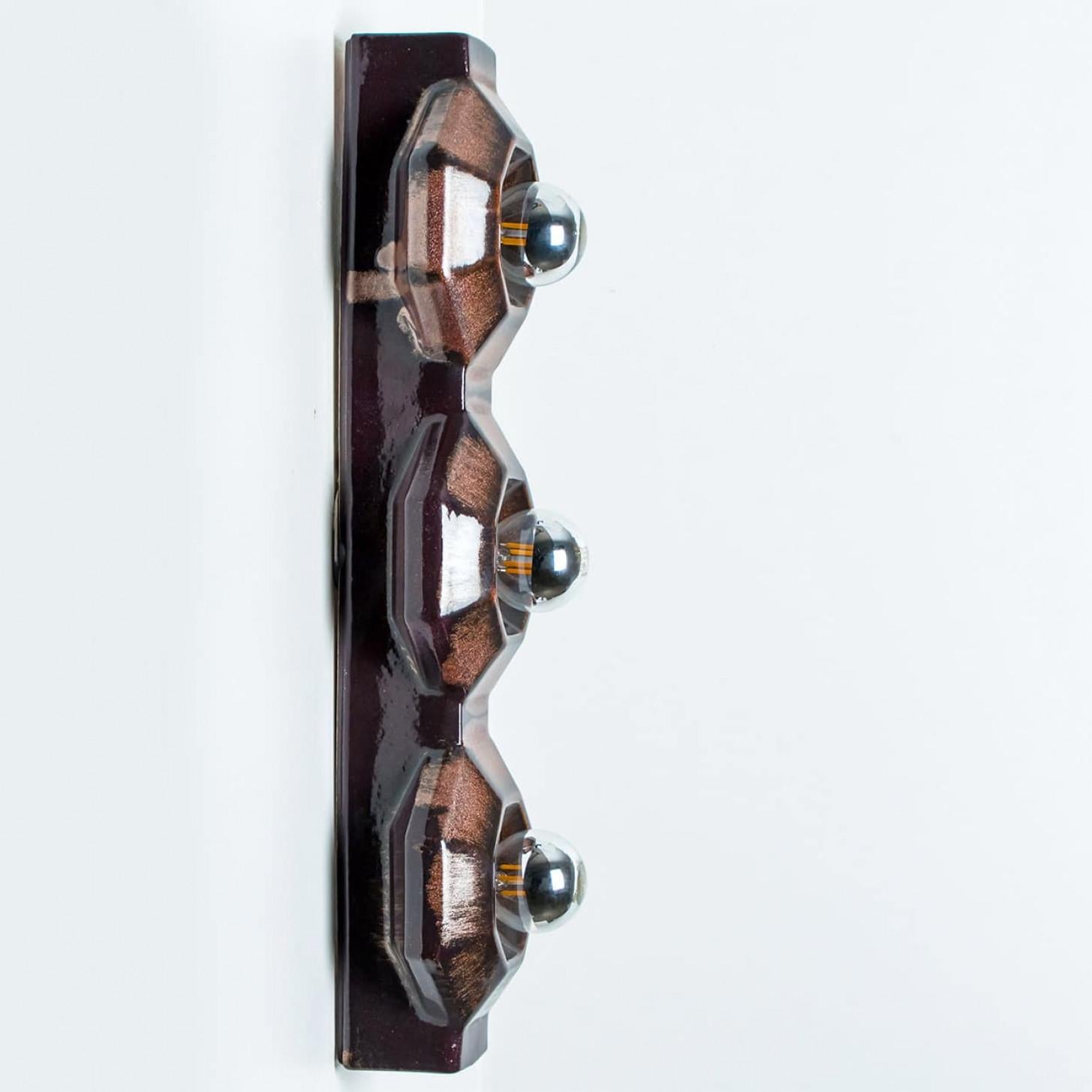 Mid-Century moderno Coppia di applique da parete in ceramica marrone di Pan, Danimarca, 1970 in vendita
