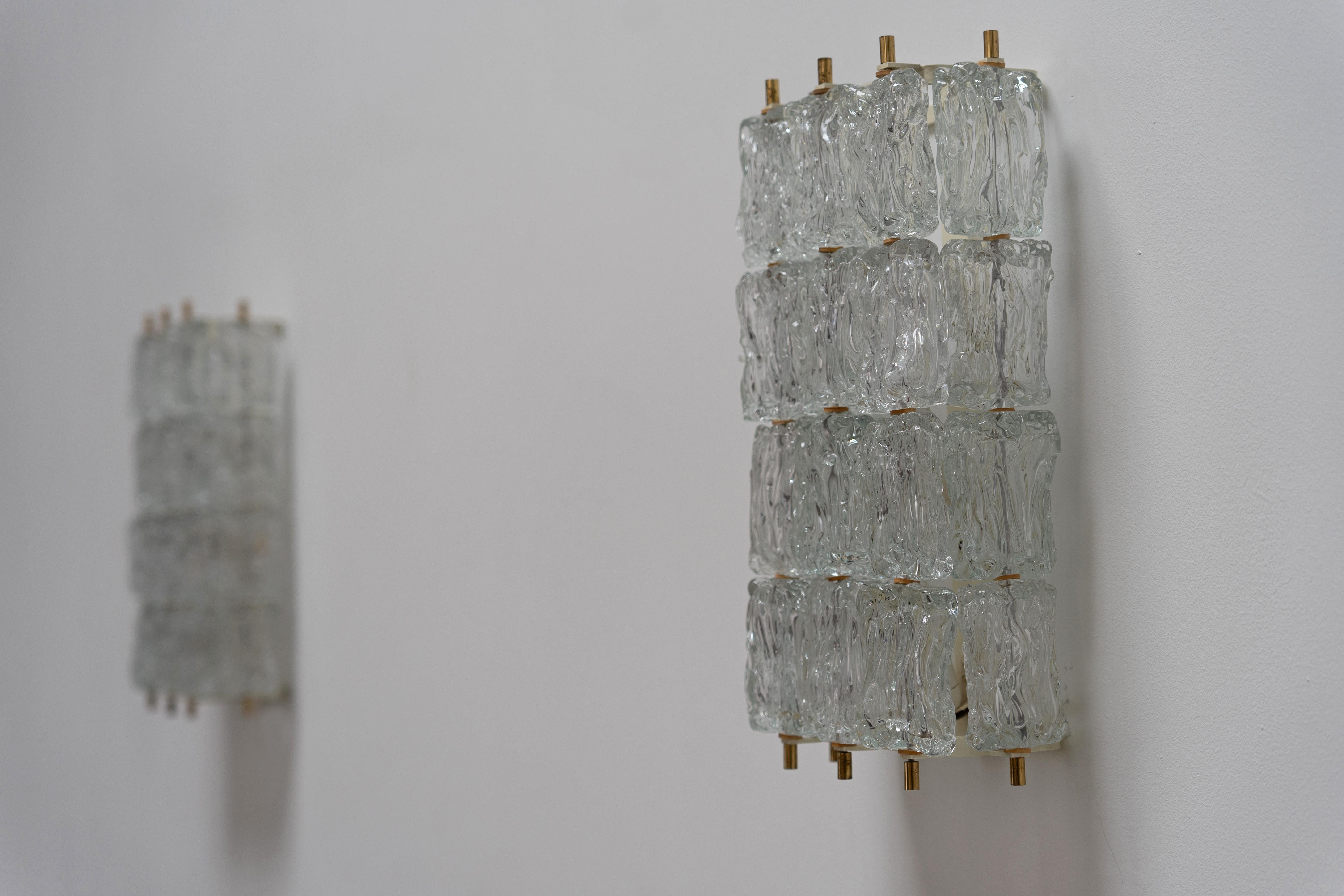 Ein Paar Wandleuchten von Barovier und Toso aus Eisglas und Messing, 1960er Jahre im Angebot 7