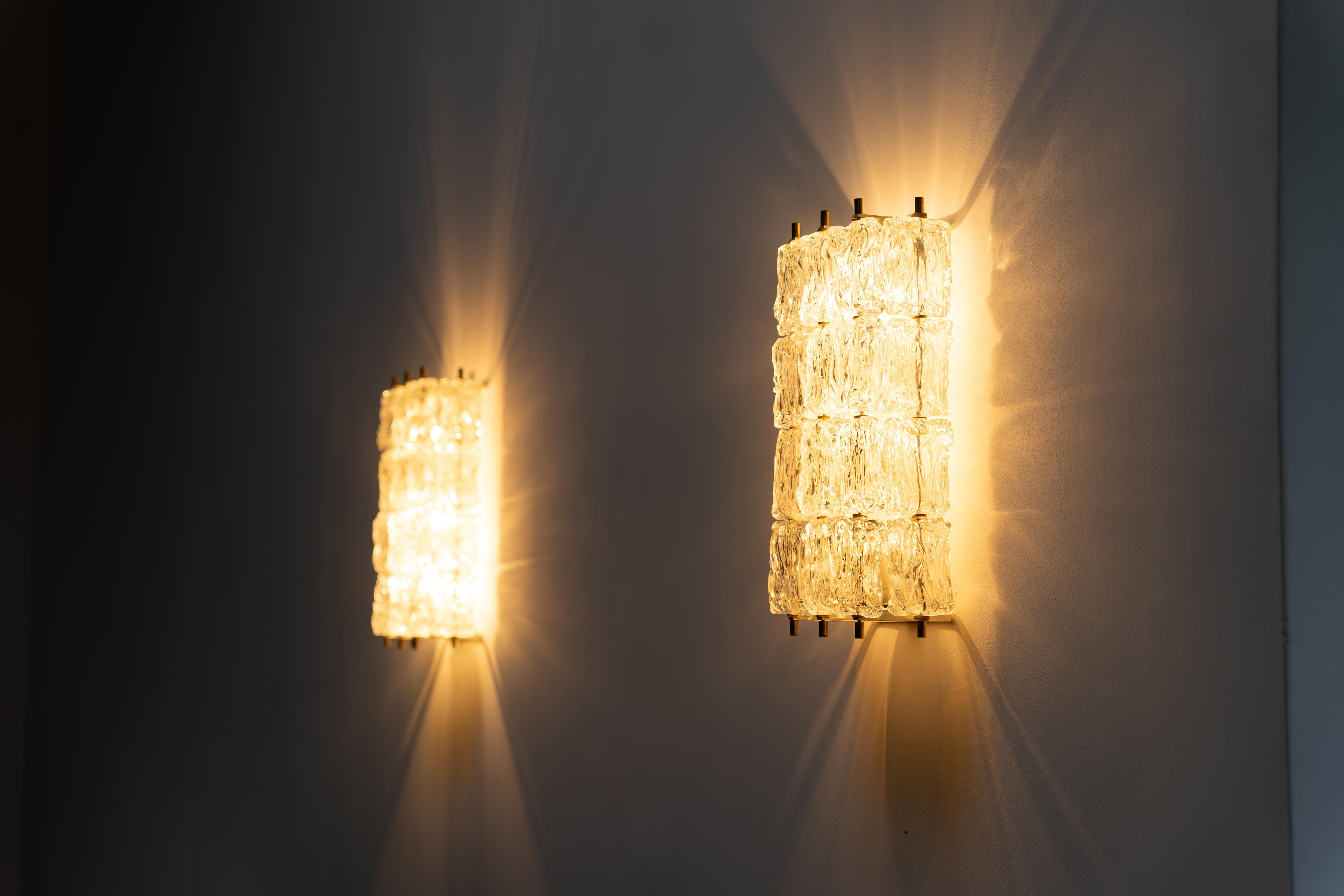 Ein Paar Wandleuchten von Barovier und Toso aus Eisglas und Messing, 1960er Jahre im Zustand „Gut“ im Angebot in Rosendahl, DE