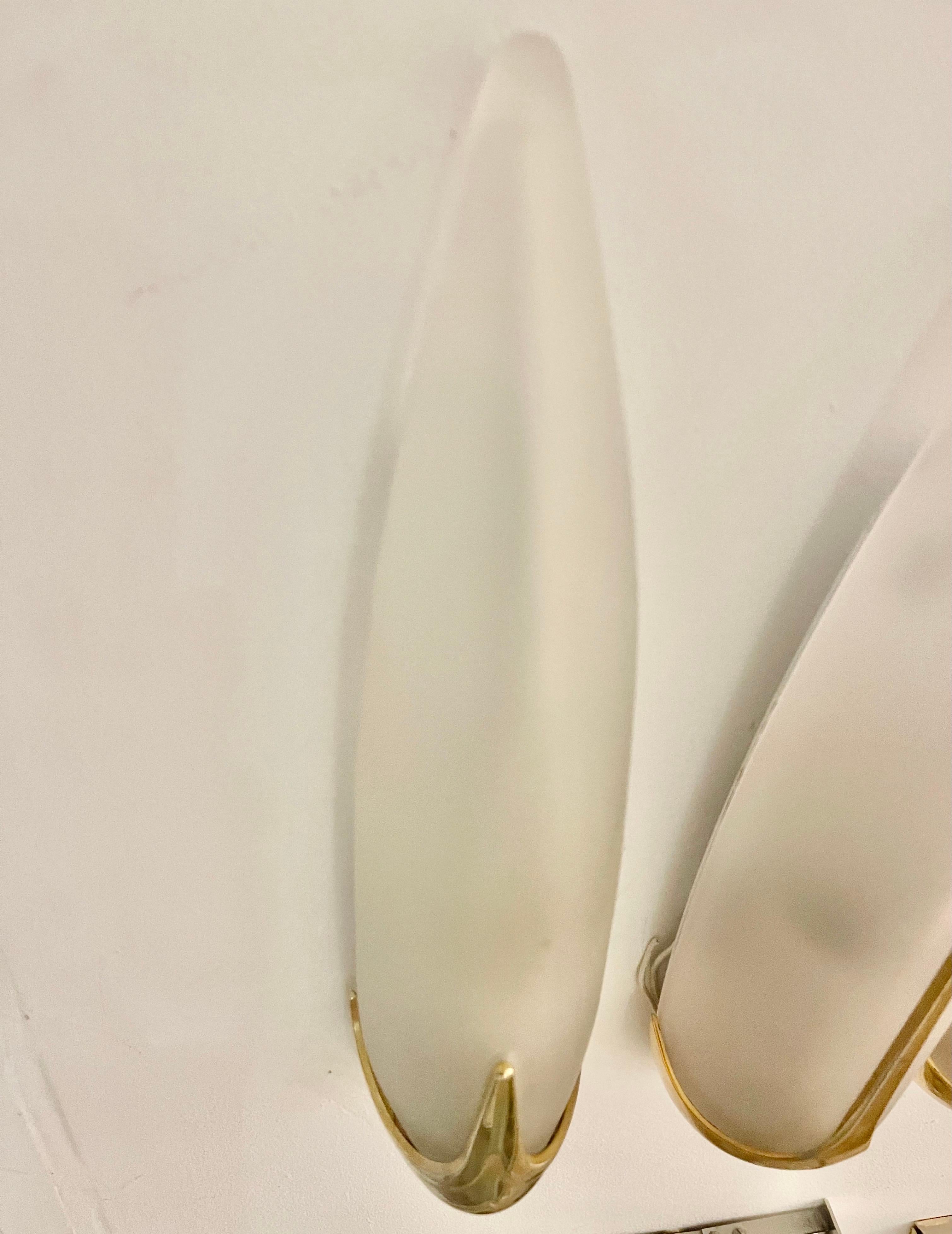 Paar Wandleuchten von Idearte, Rauchglas und vergoldetes Metall, Spanien, 1980 (Vergoldet) im Angebot