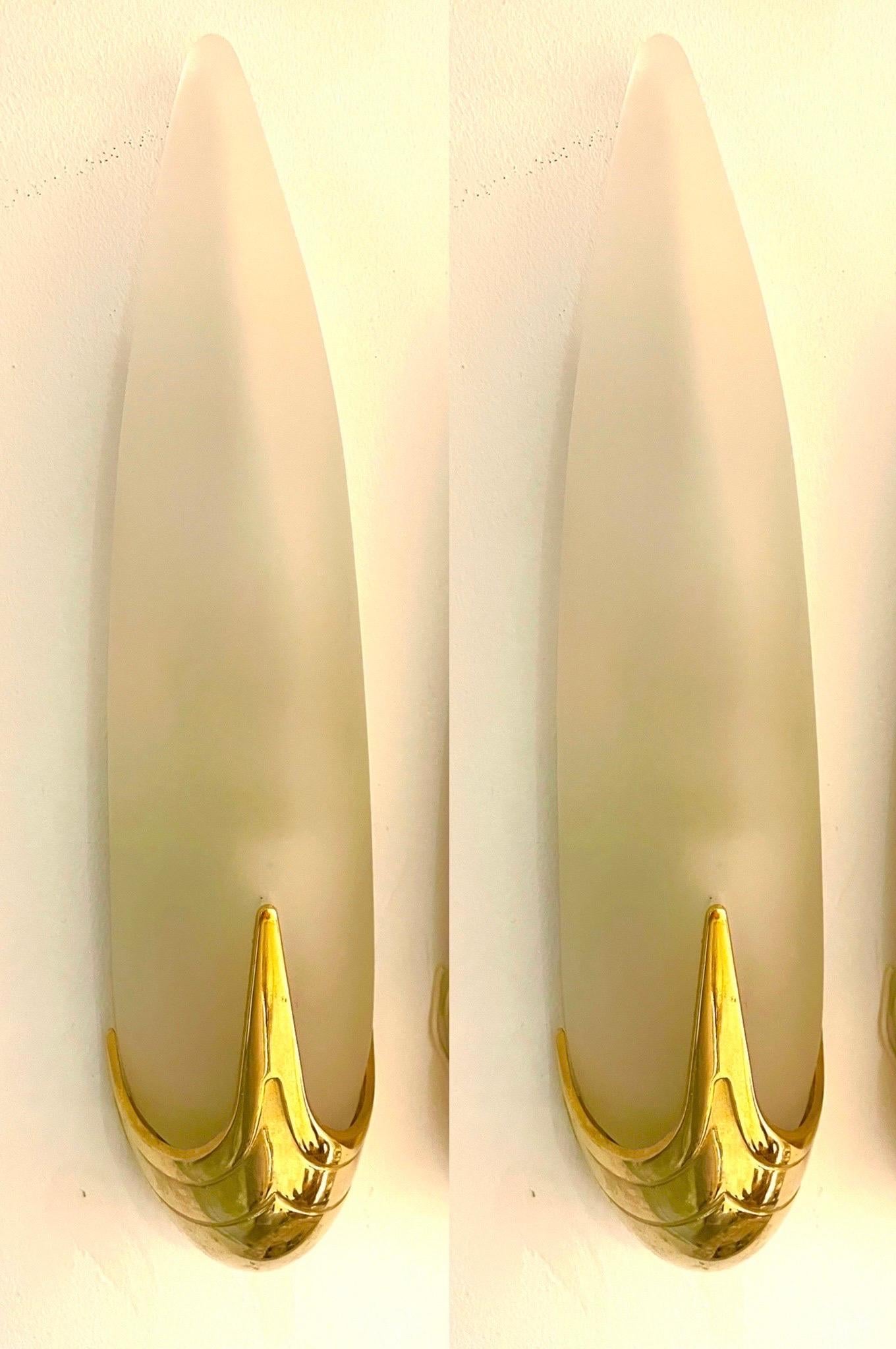 Paar Wandleuchten von Idearte, Rauchglas und vergoldetes Metall, Spanien, 1980 (Ende des 20. Jahrhunderts) im Angebot