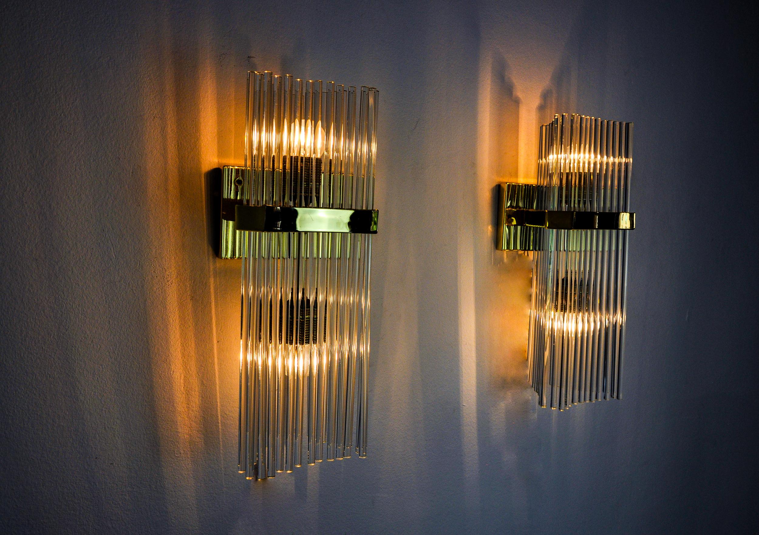 Italian Pair of wall lights by Sciolari for Lightolier, Italy, 1970 For Sale
