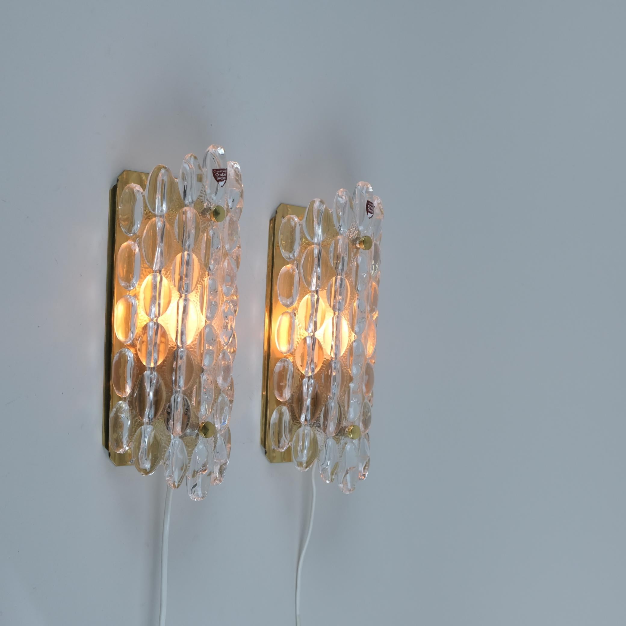 Scandinavo moderno Coppia di lampade da parete, Carl Fagerlund, vetro e ottone, Orrefors Svezia anni '70 in vendita