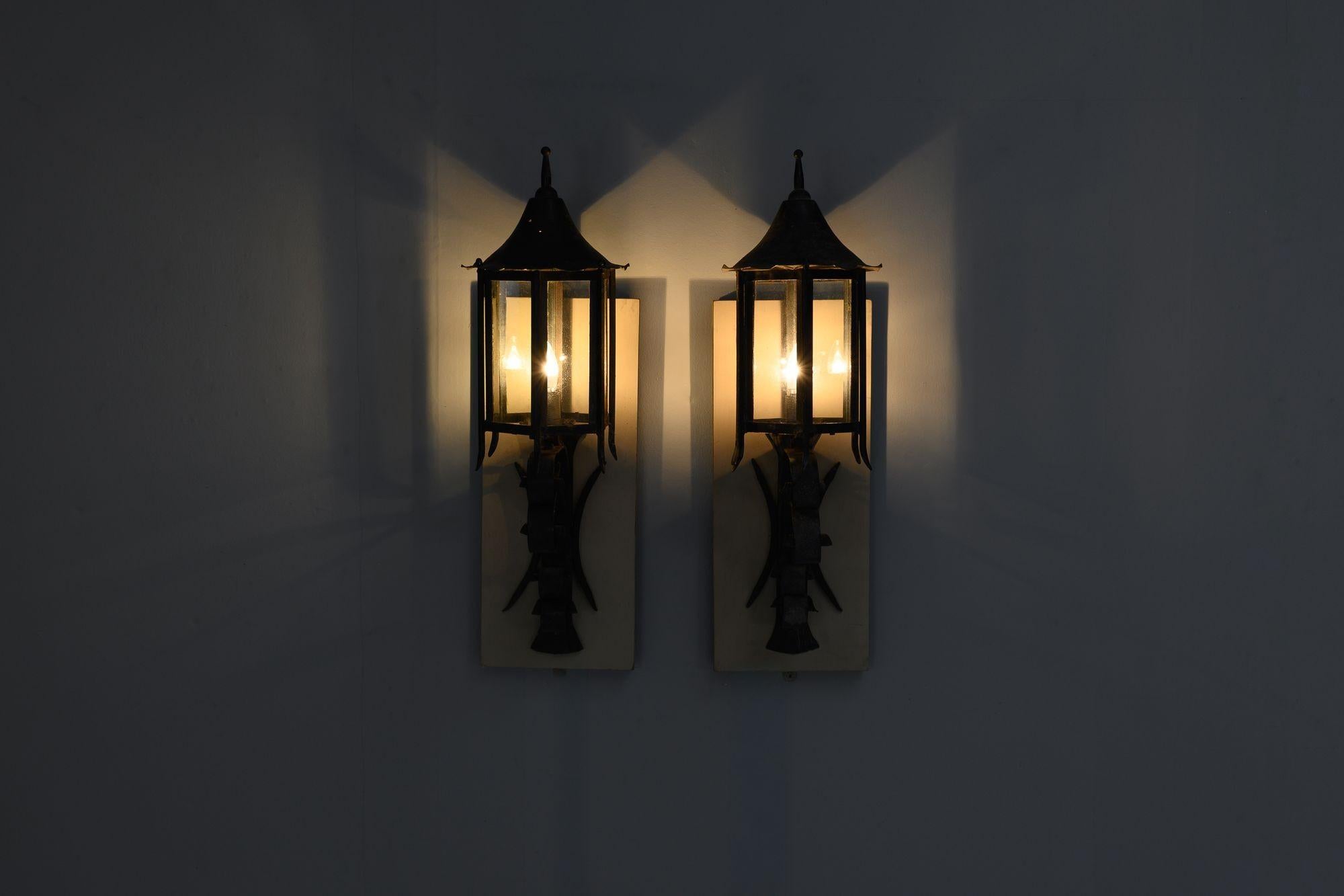 Pareja de apliques acristalados. Alrededor de 1950.


Alto 86 cm x Ancho 25 cm x Fondo 31 cm