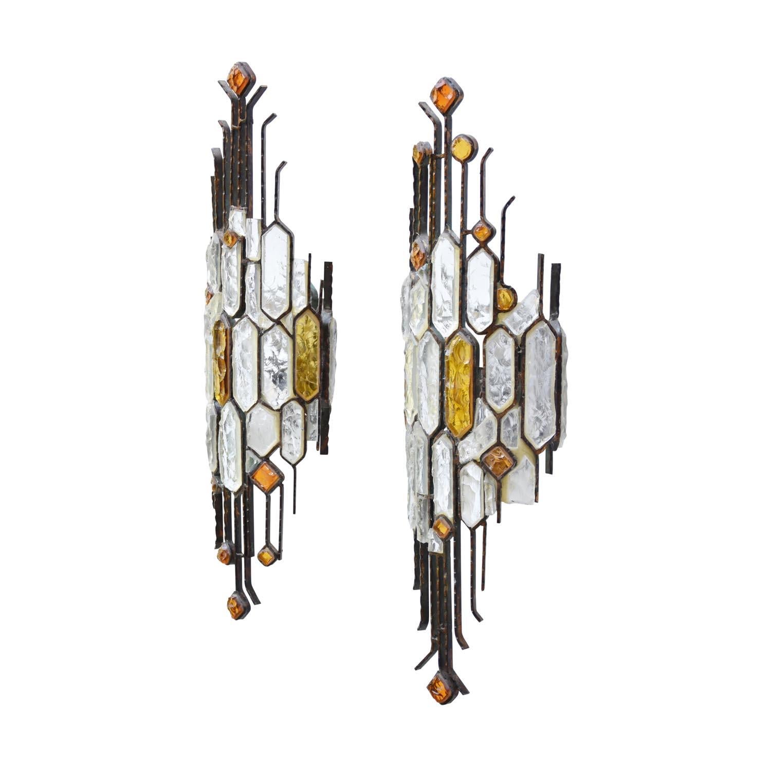 Mid-Century Modern Pair of wall lights Hammered Clear and Amber Italian Design by Longobard For Sale