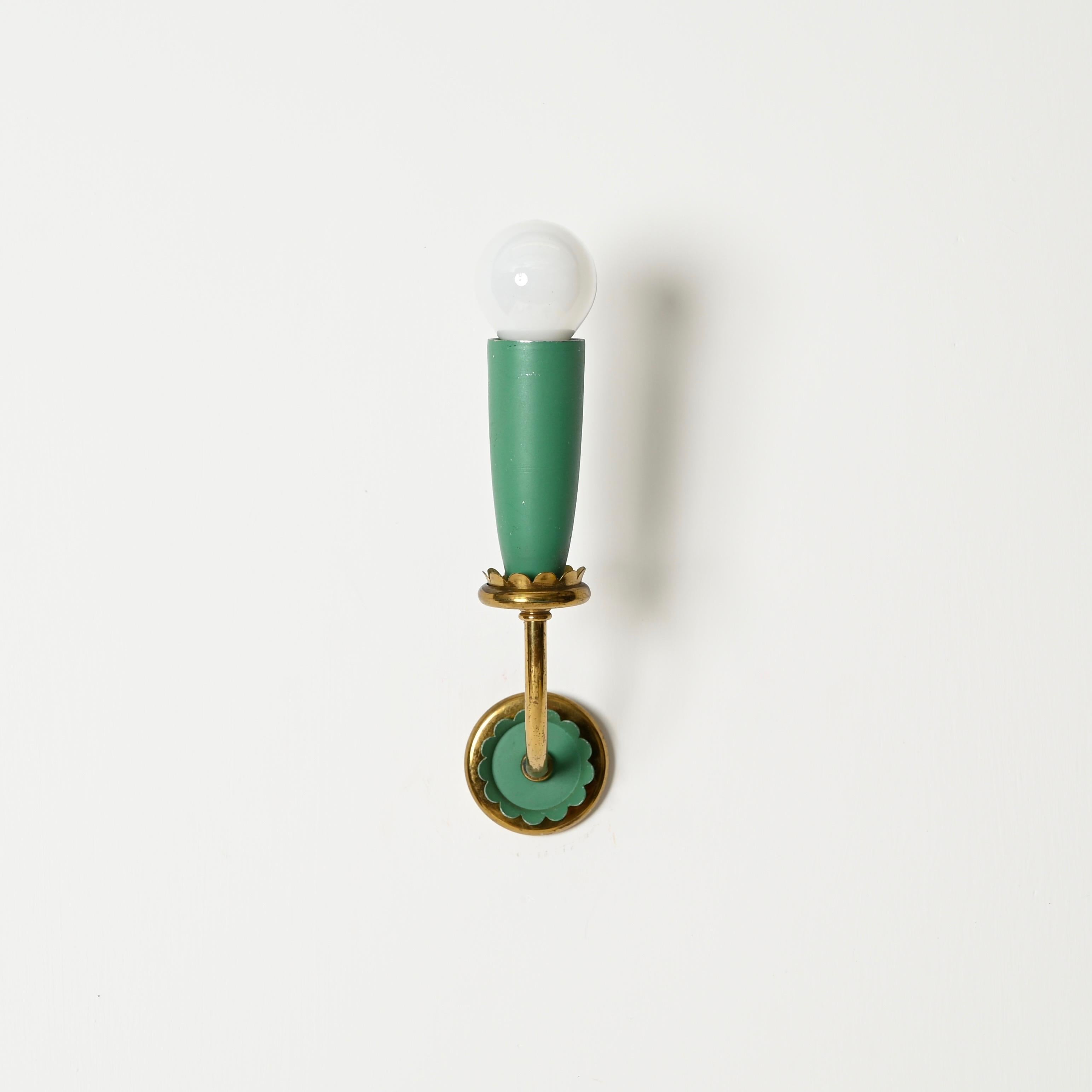 Paire d'appliques en laiton et métal vert par Oscar Torlasco, Italie, années 1950 Bon état - En vente à Roma, IT