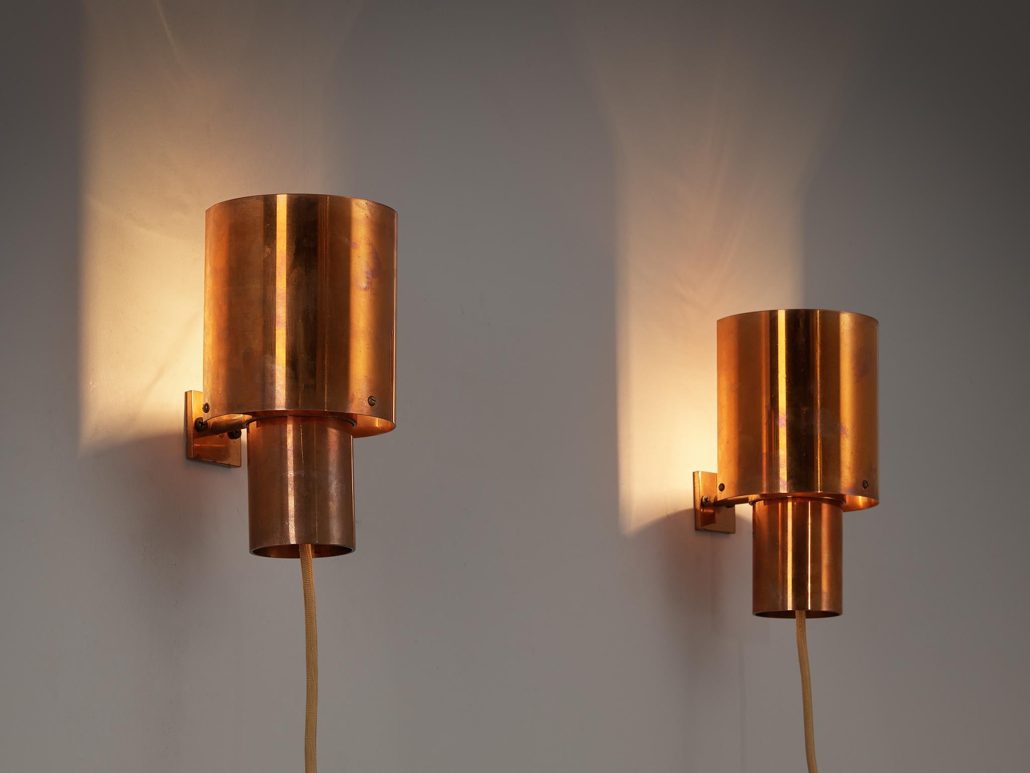 Pair of wall lights, in copper, Europe, 1970s. 

Pair of wall lights that have a beautiful simplistic design. The focus lies completely on the material. The copper features a deep and interesting patina. As a result of the use of copper as the