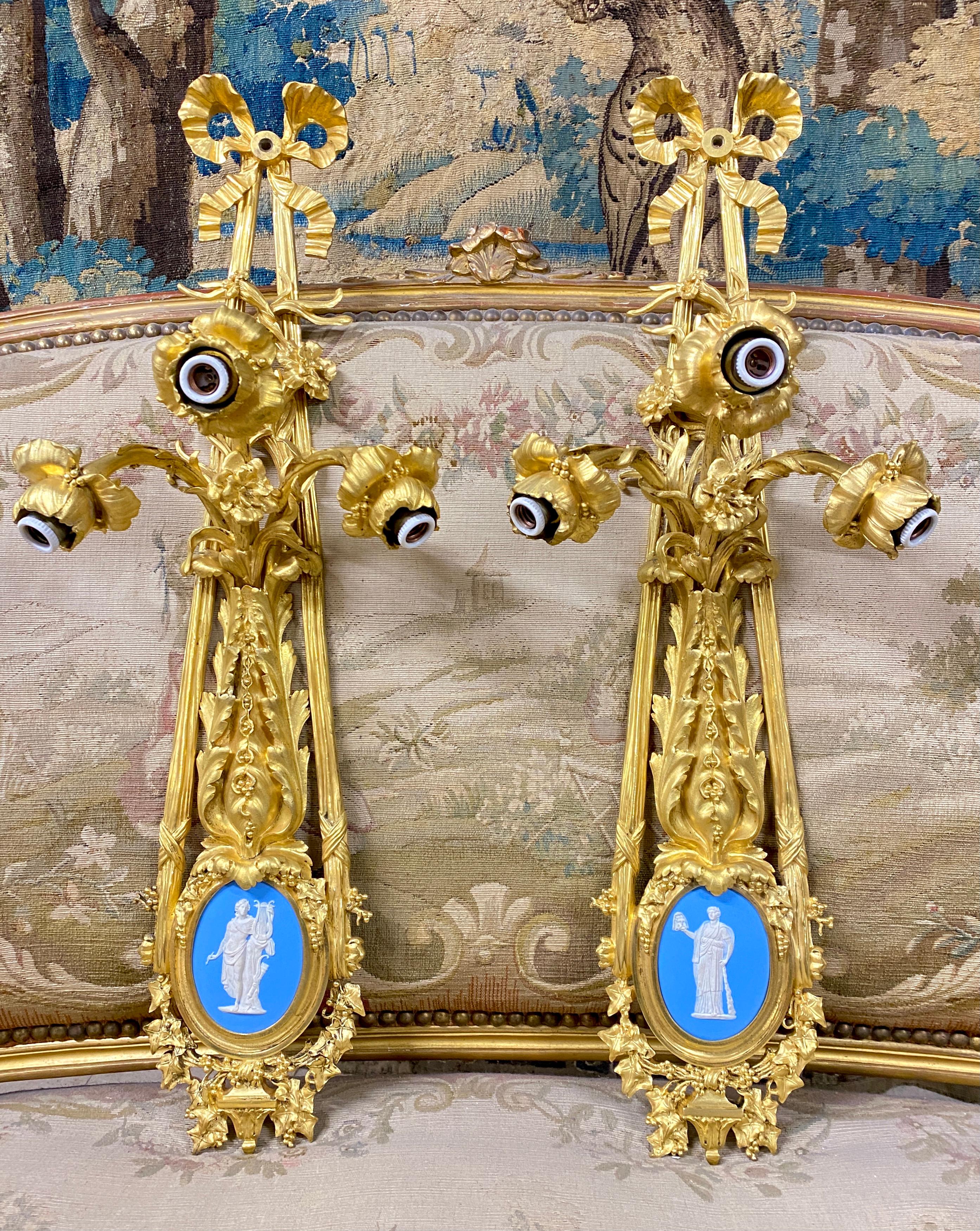 French Pair of Wall Lights in Gilt Bronze and Wedgwood, Napoleon III in Beurdeley Style For Sale