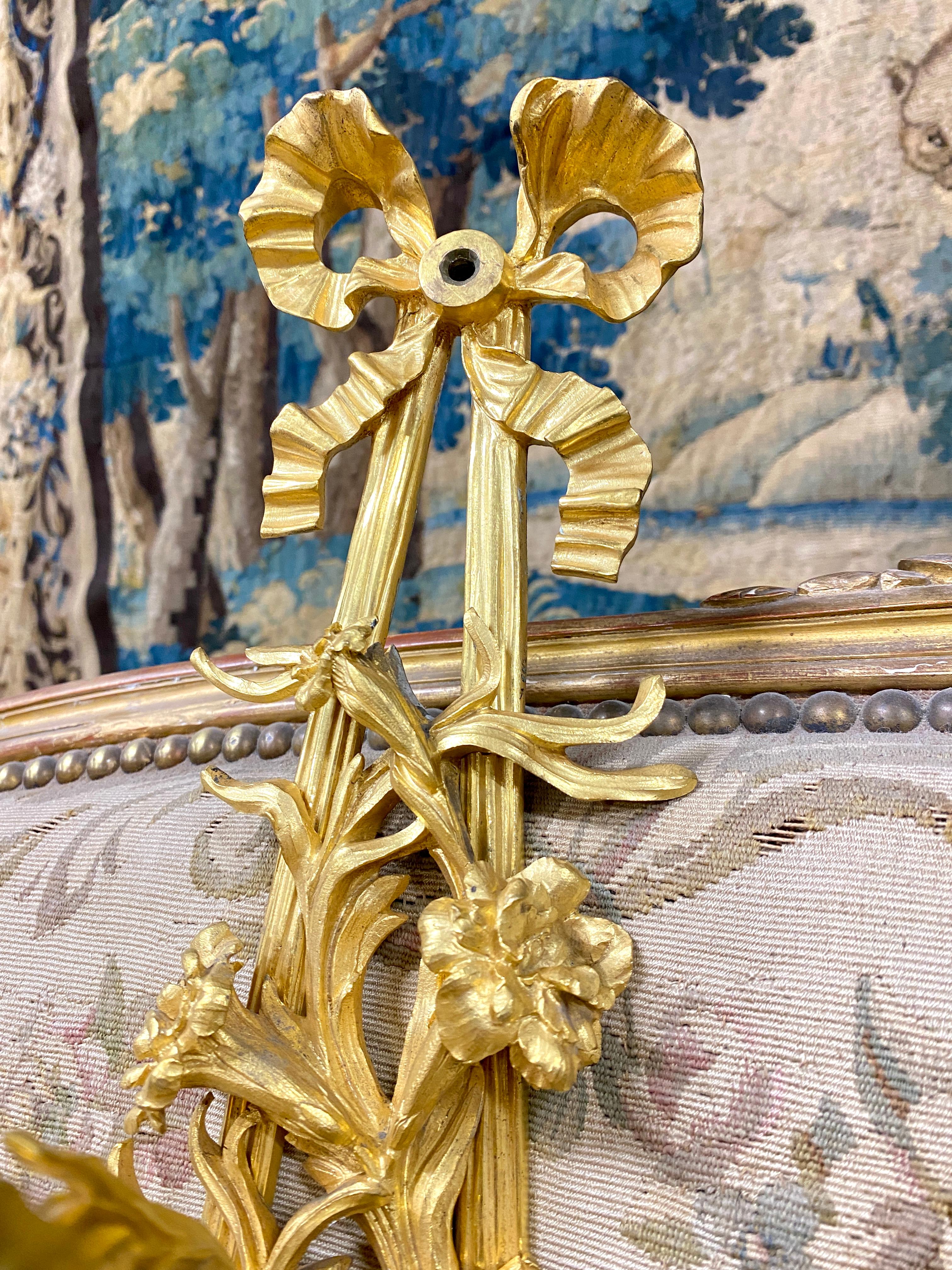 Pair of Wall Lights in Gilt Bronze and Wedgwood, Napoleon III in Beurdeley Style For Sale 4
