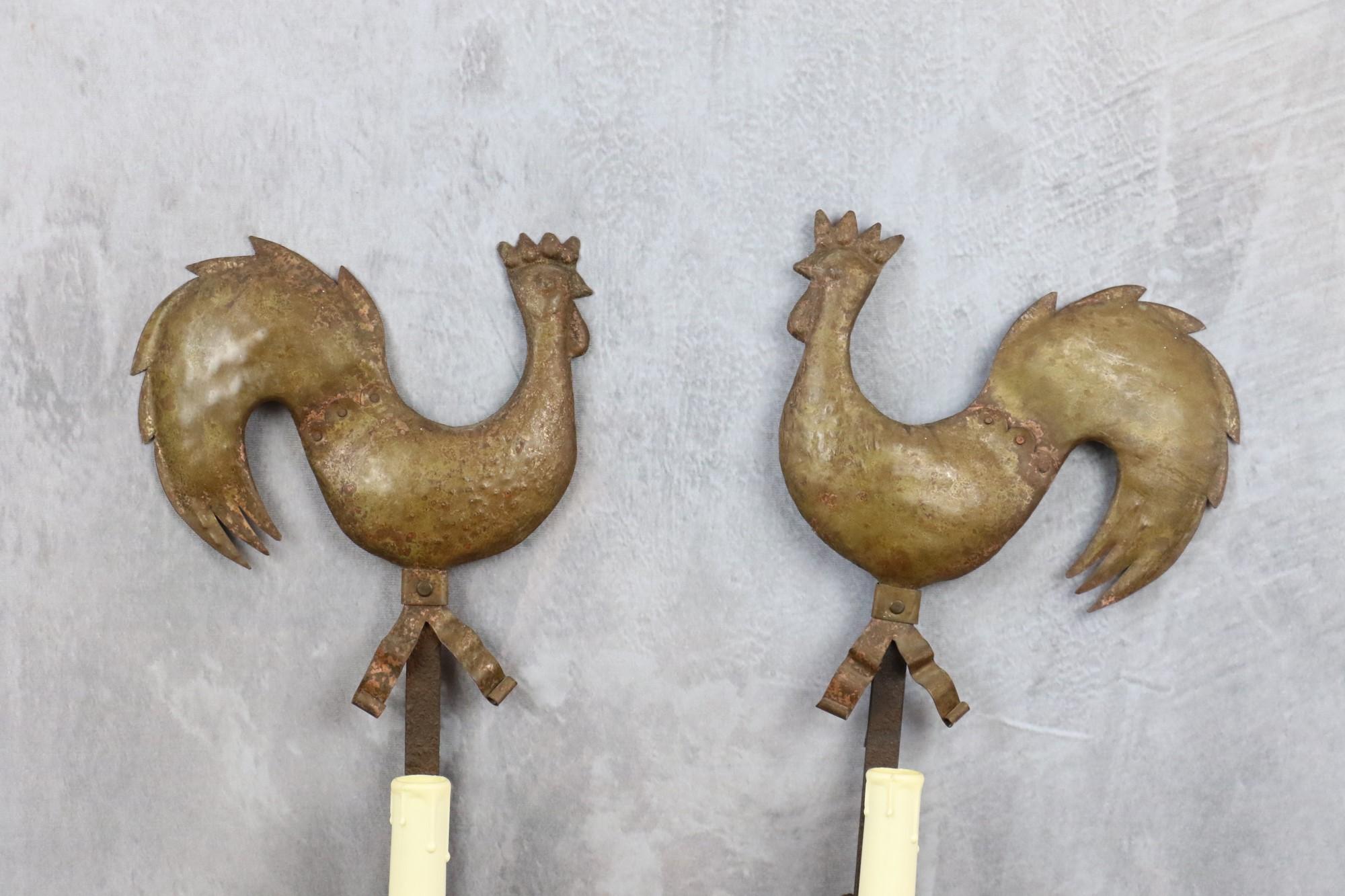 French Pair of wall lights in hammered iron with rooster decoration, 1940-1950, France For Sale