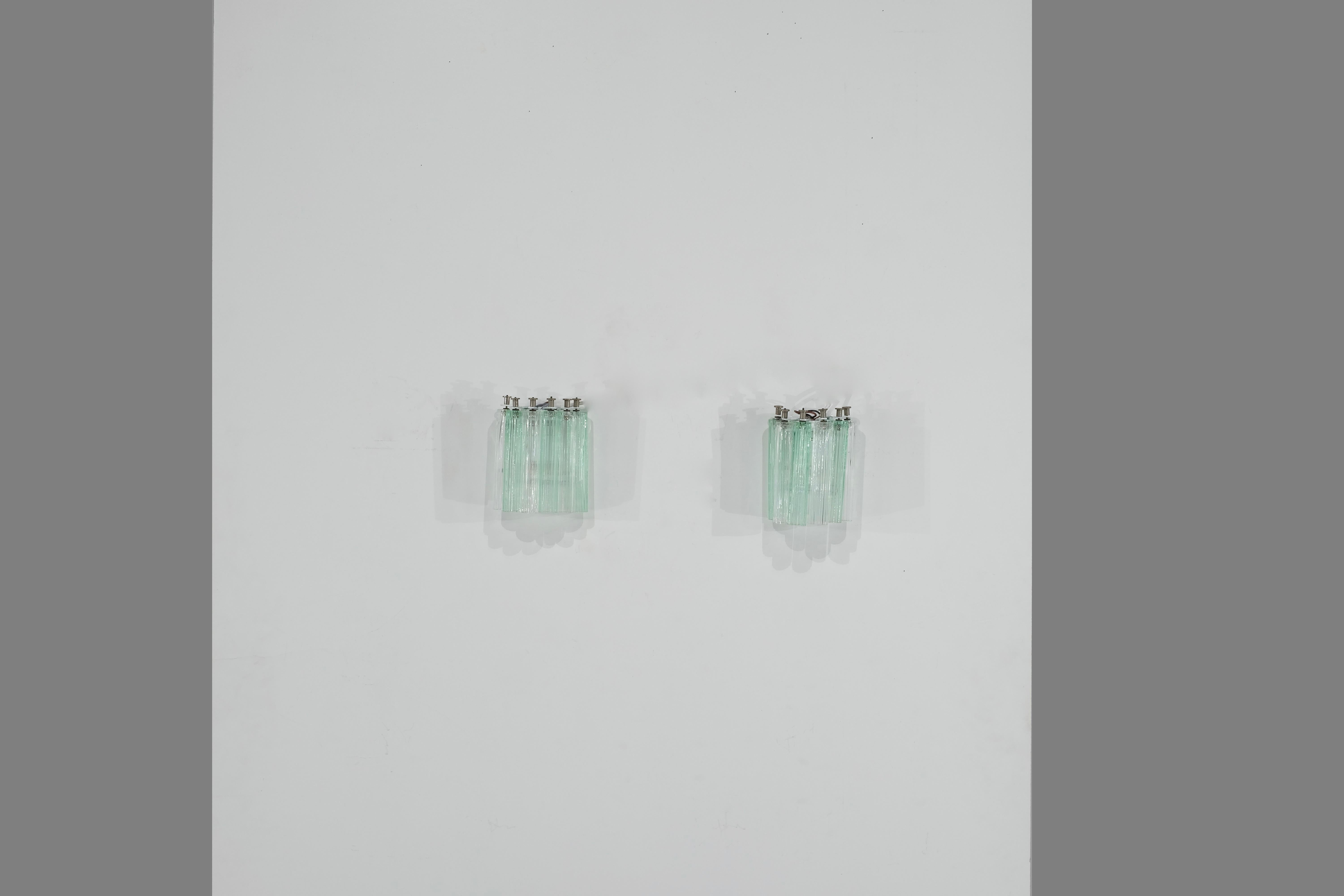 Milieu du XXe siècle Paire d'appliques en verre de Murano, Italie, années 1960. en vente