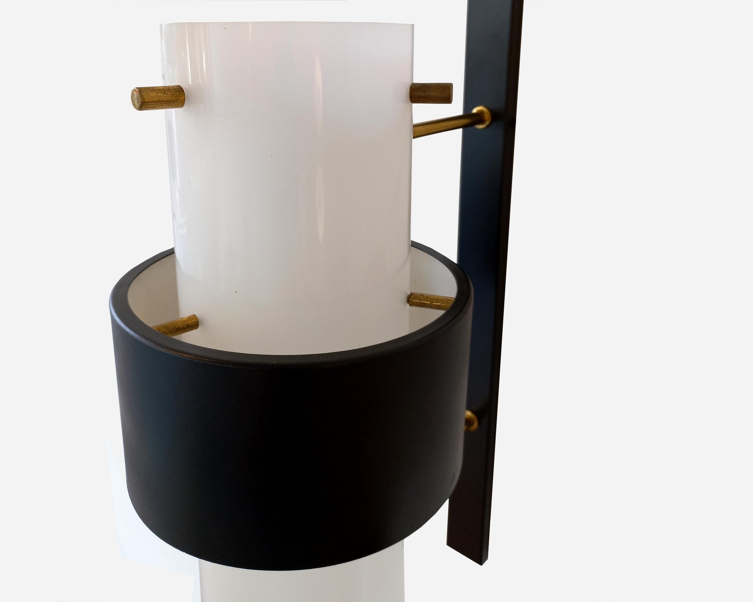 Mid-Century Modern Pair of wall lights in perspex, brass, lacquered metal, Lunel, France circa 1960 For Sale