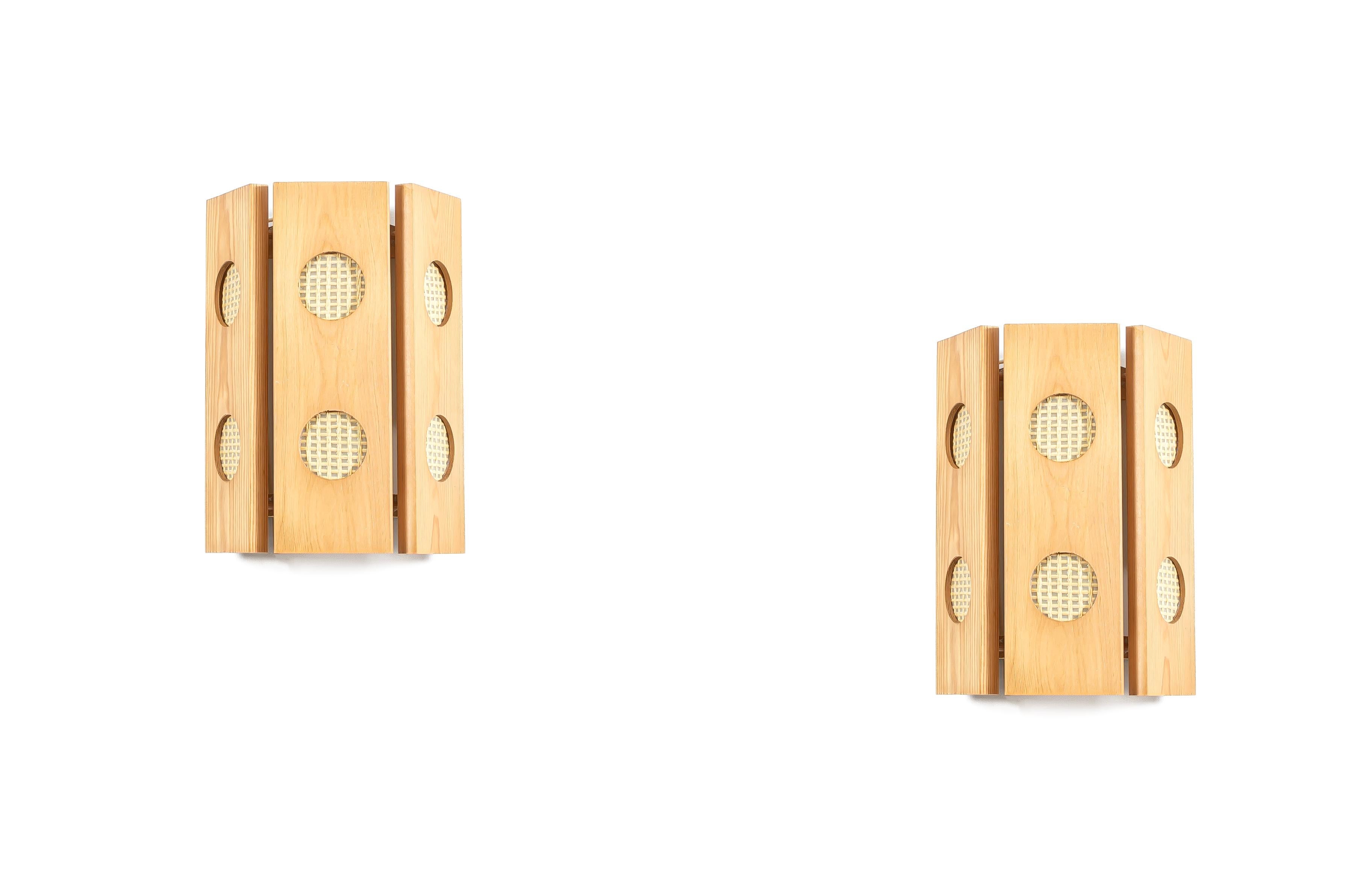 Mid-Century Modern Pair of Wall Lights in Pine, Norway, 1960s For Sale