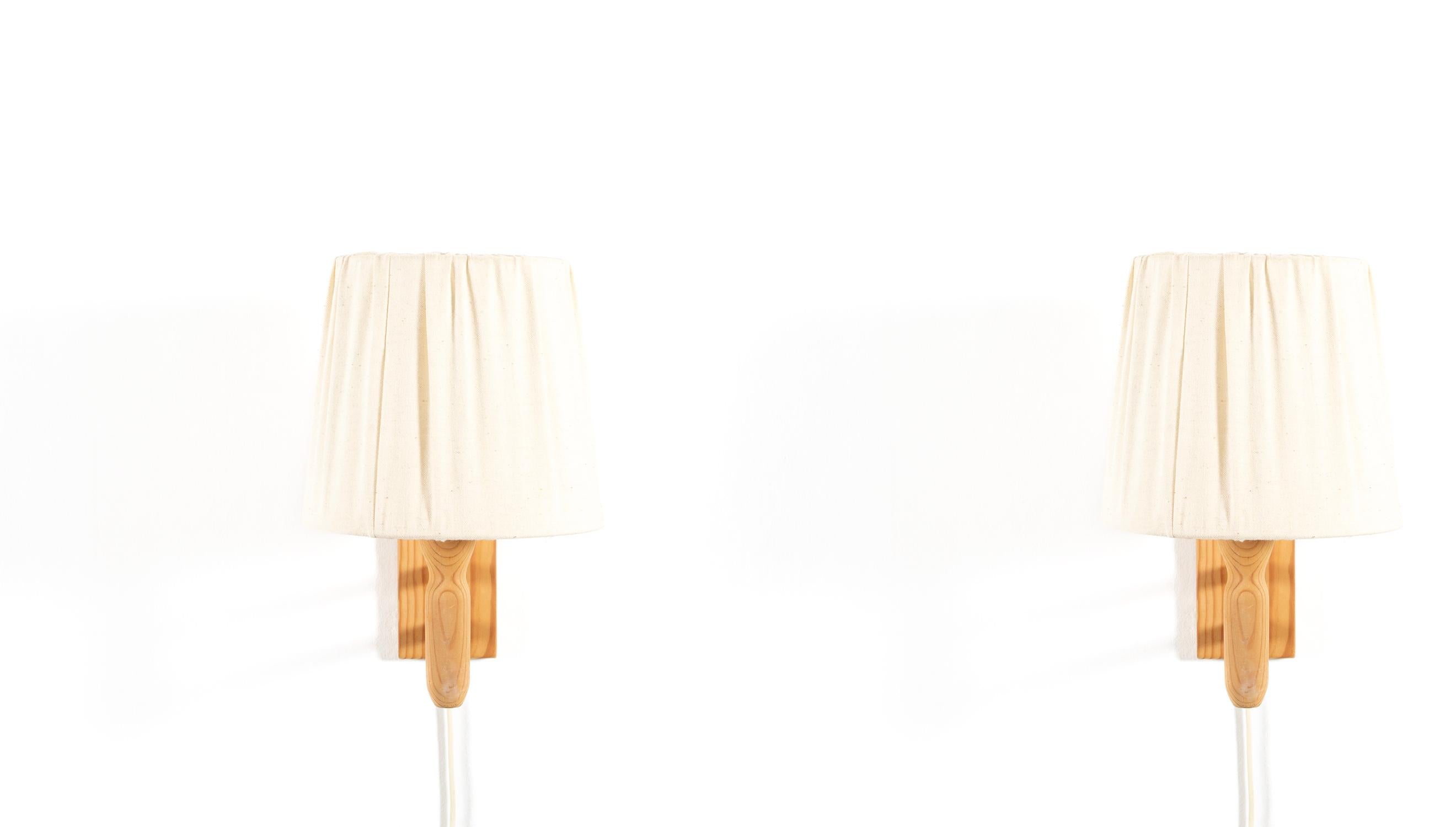 Mid-20th Century Pair of Wall Lights in Pine, Norway, 1960s For Sale