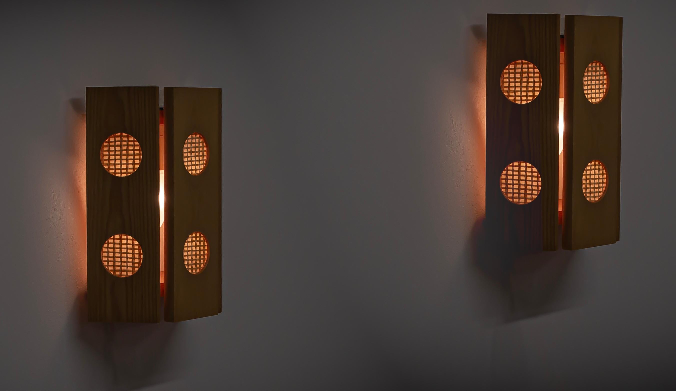 Wood Pair of Wall Lights in Pine, Norway, 1960s For Sale