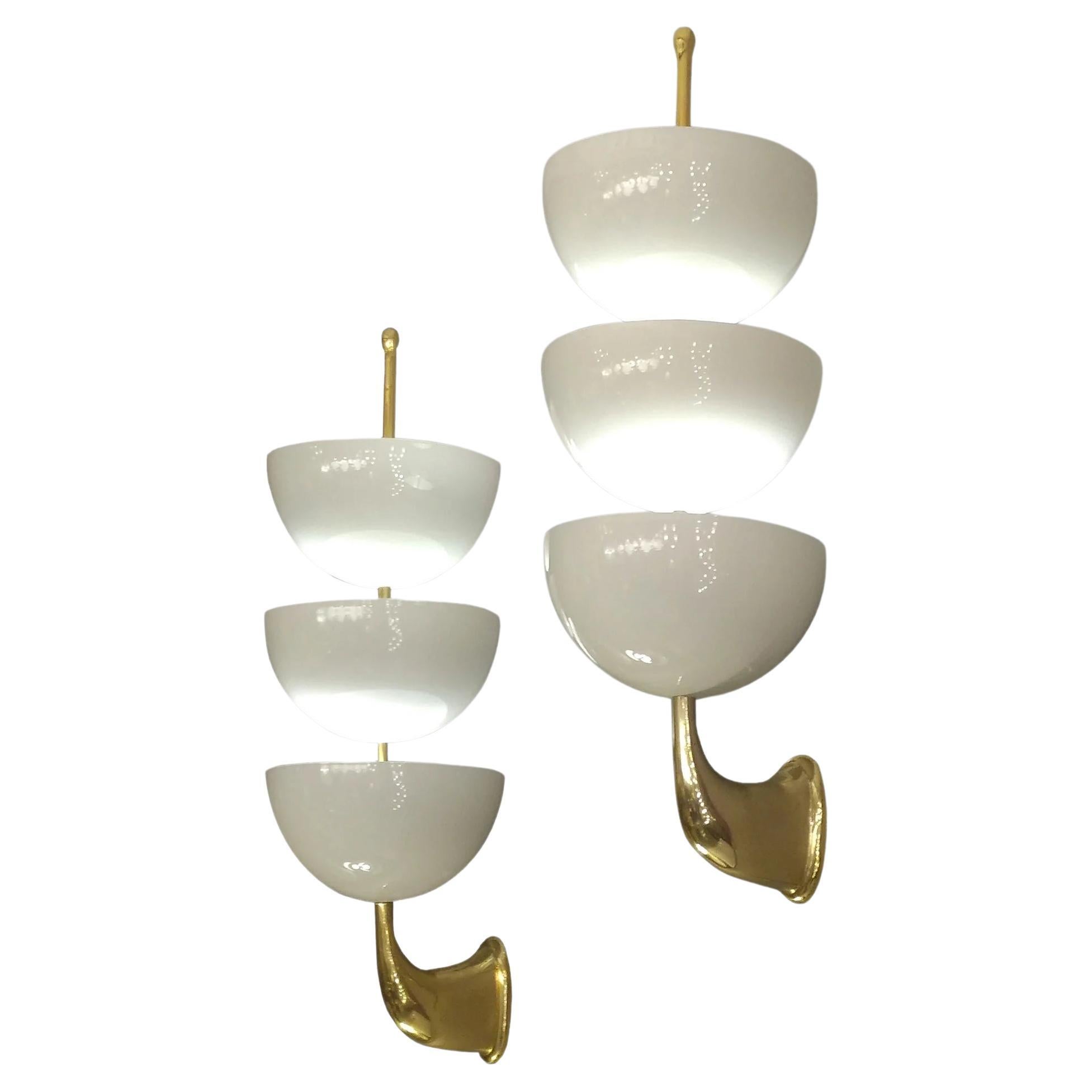 Pair of wall lights in solid brass, lacquered metal, Stilnovo, Italy, circa 1960 For Sale