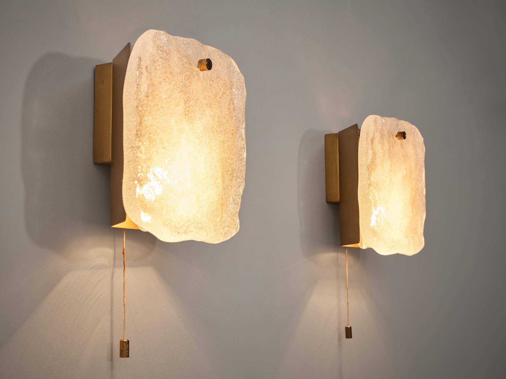Pair of Wall Lights in Thick Glass and Brass In Good Condition In Waalwijk, NL