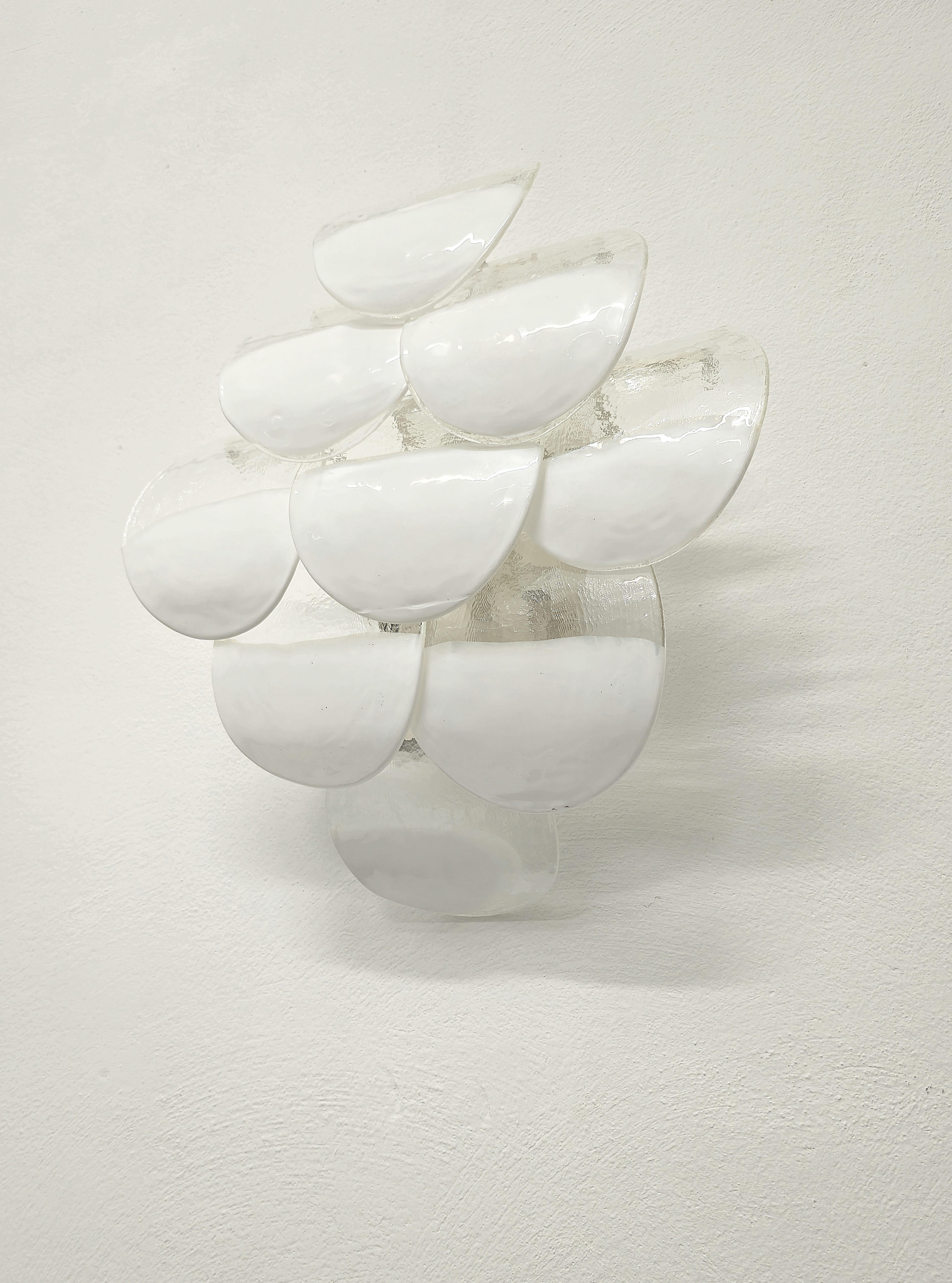 Carlo Nason, large pair of 4-light wall lamps. Painted metal structure. 9 glasses for each wall lamp, divided into 5 levels. Transparent glass and oval-shaped lattimo. Once mounted they give an effect similar to sails. Very rare. Unfortunately the