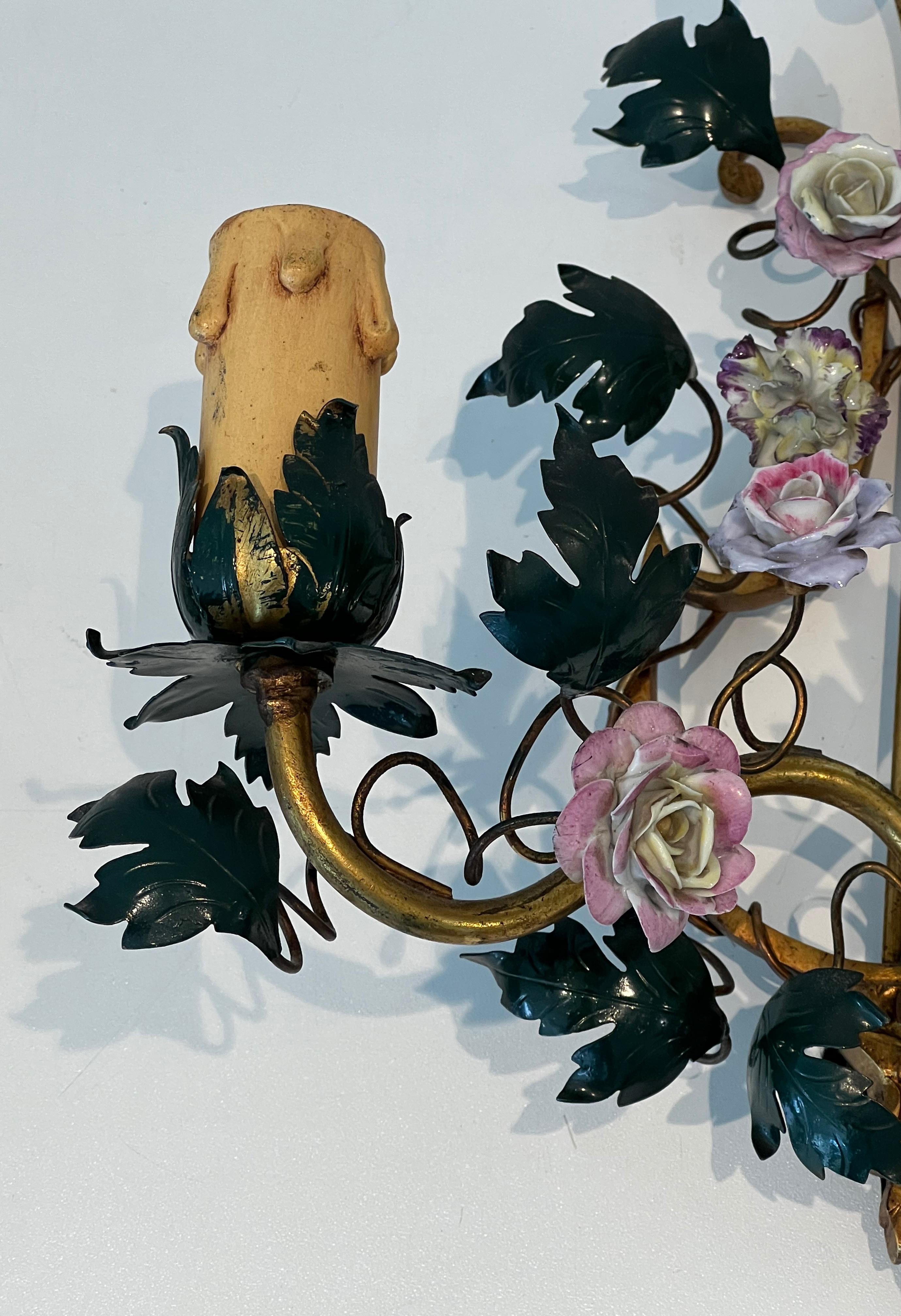 Paire de Lights en bronze, métal patiné  Fleurs et porcelaine Bon état - En vente à Marcq-en-Barœul, Hauts-de-France