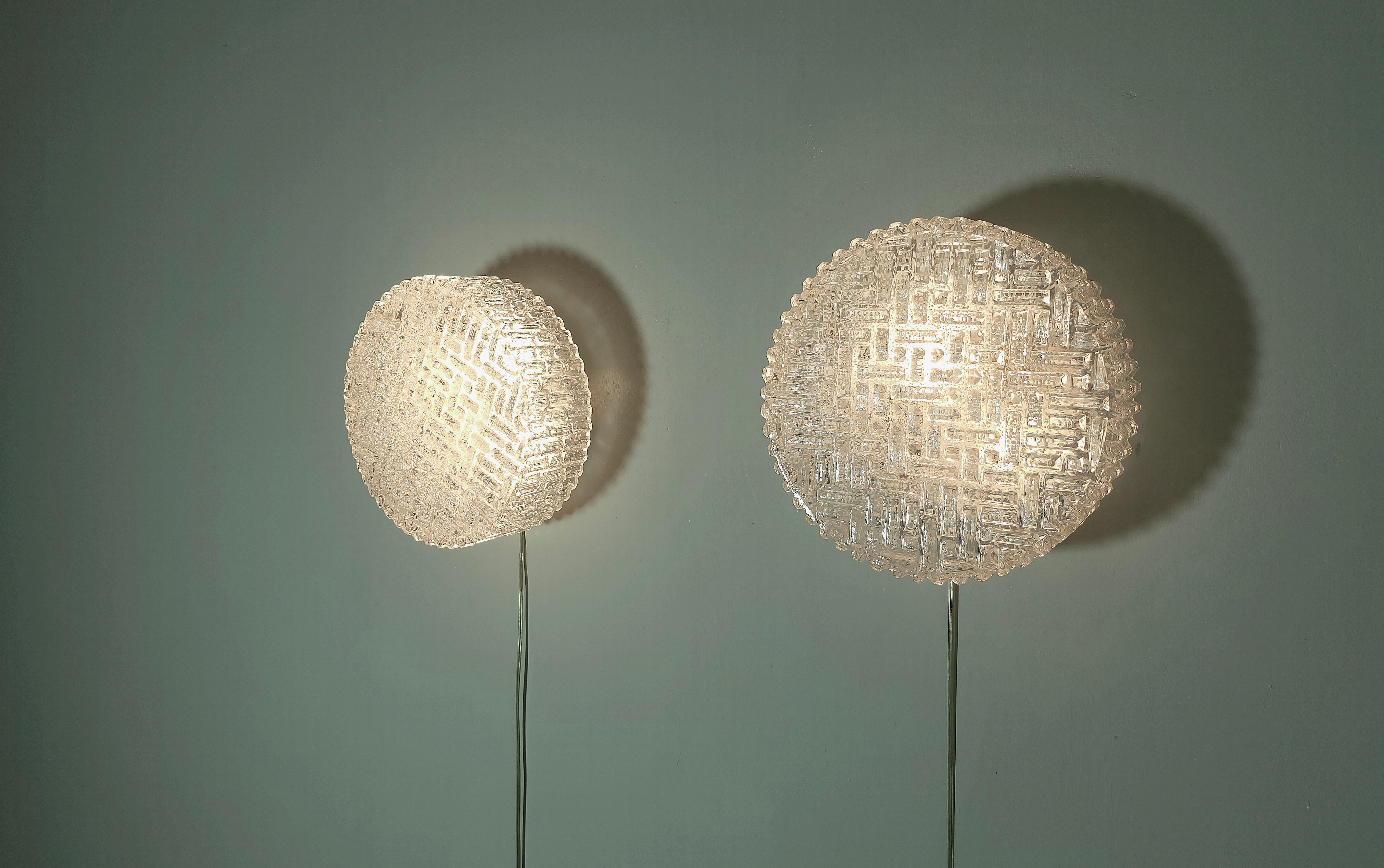 Mid-Century Modern Paire de Wall Lights Mazzega Glass Midcentury Italian Design  1960s en vente