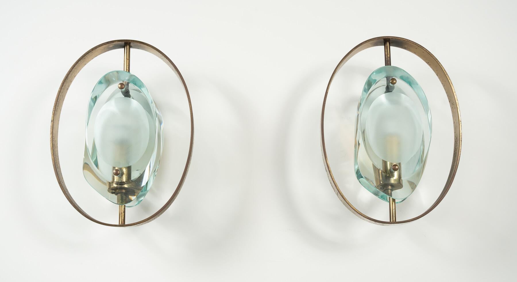 20ième siècle Paire d'appliques Mod N°2240 par Max Ingrand pour Fontana Arte, années 1960 en vente