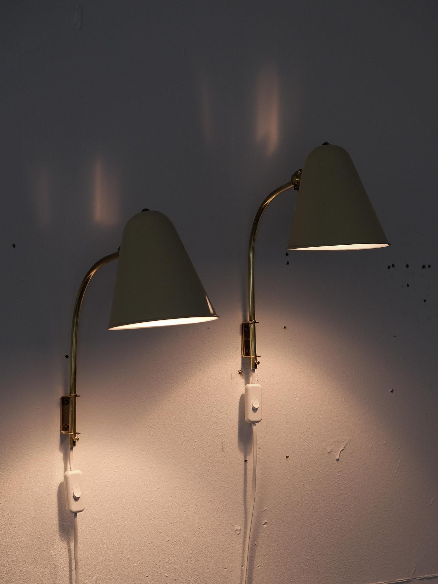 Pair of Wall Lights Model '71030' by Paavo Tynell for Idman, 1950s In Good Condition In Helsinki, FI