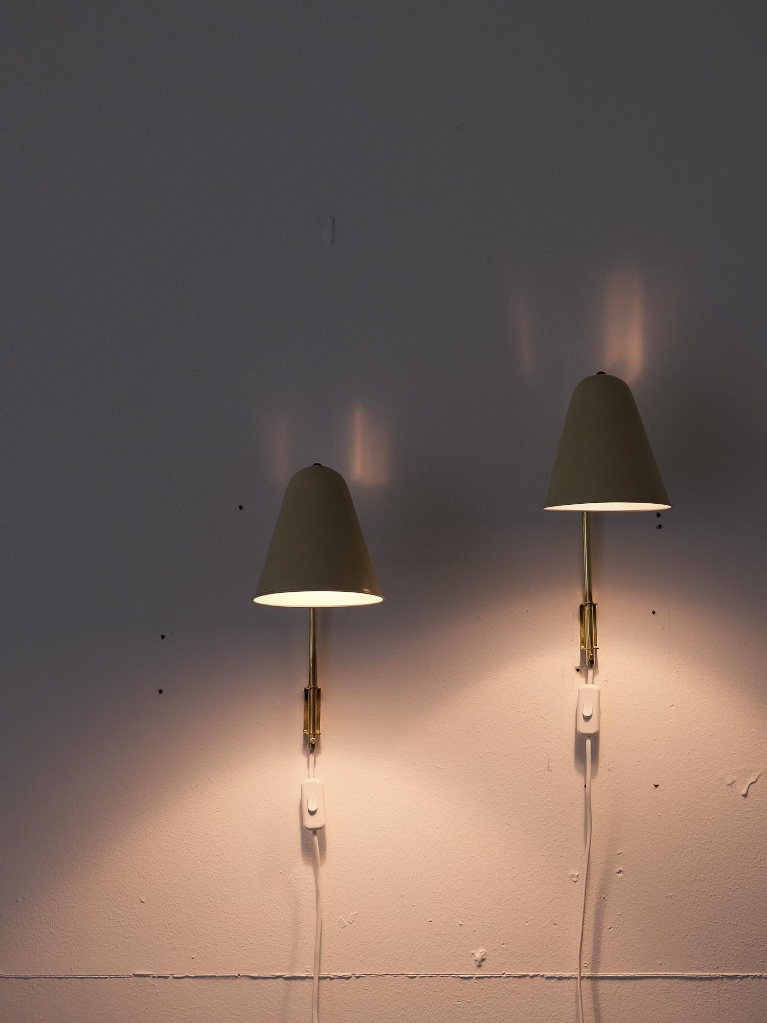 Mid-20th Century Pair of Wall Lights Model '71030' by Paavo Tynell for Idman, 1950s