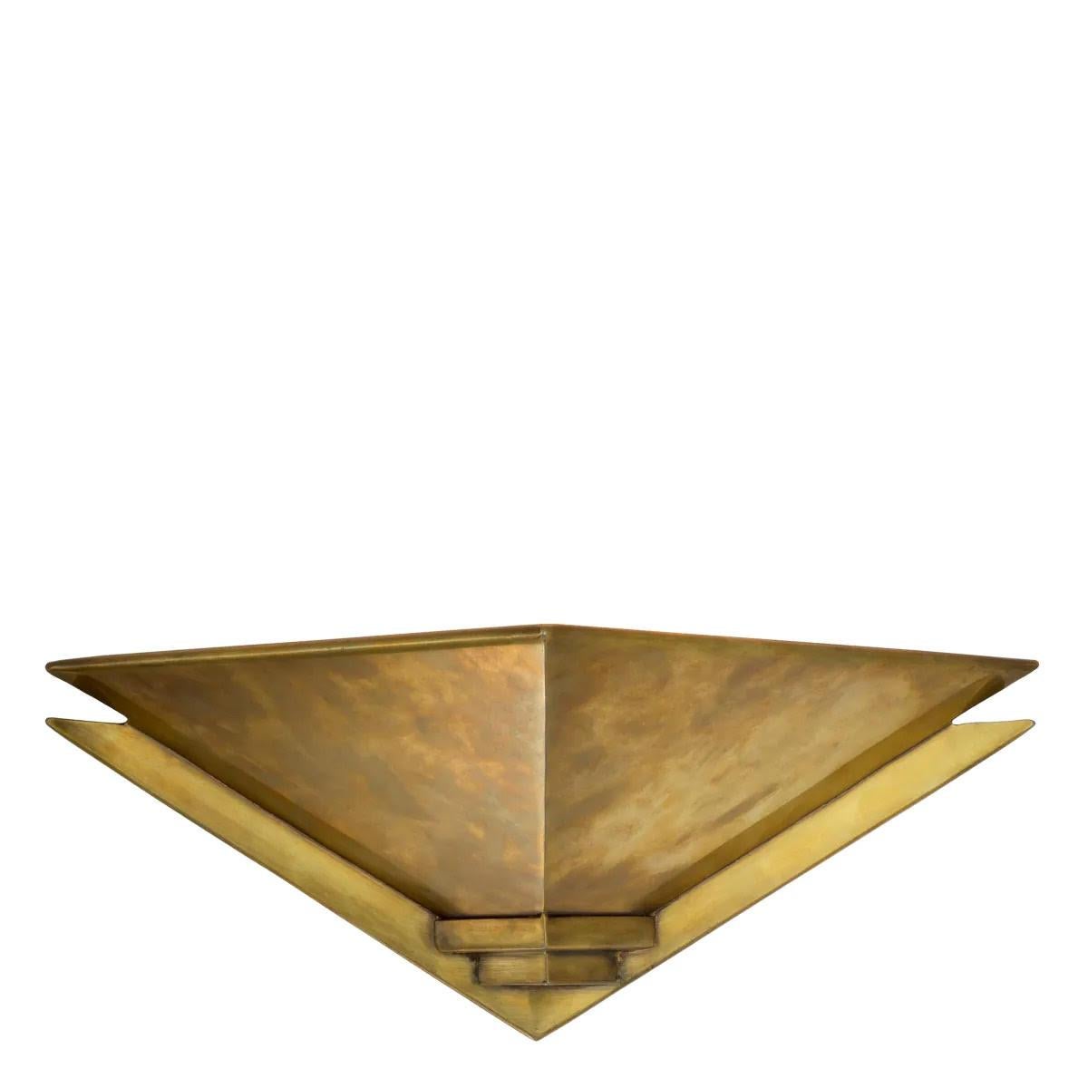 Coppia di lampade da parete, finitura in ottone patinato, stile Art Déco.

Valorizza i tuoi interni con questa applique con finitura in ottone patinato che emana una raffinatezza senza tempo.
Questo pezzo in stile Art Déco aggiunge un tocco di
