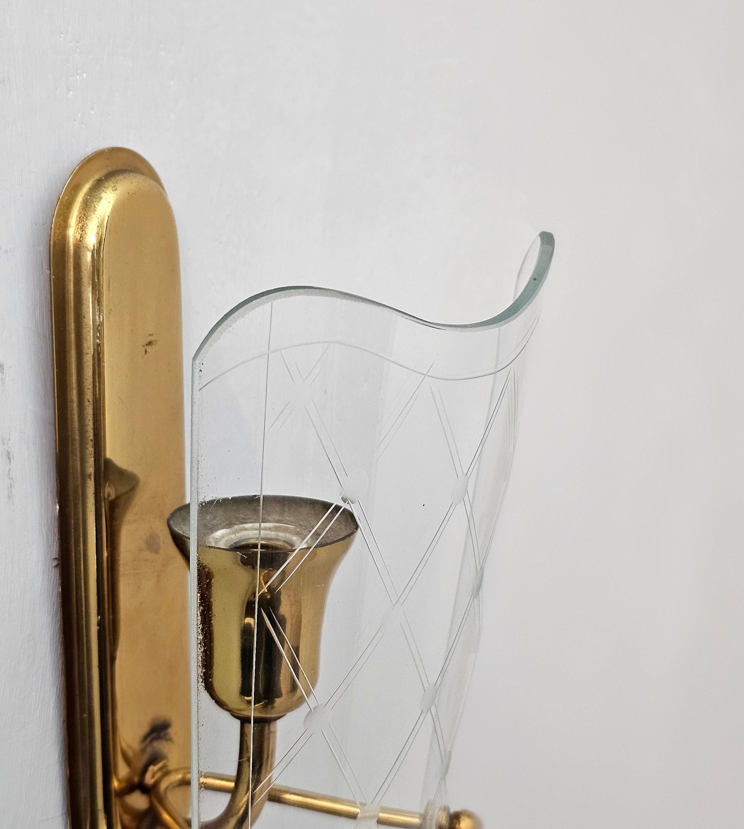 Pair of Wall Lights Sconces Brass Decorated Glass Midcentury Italian Design 1950 In Good Condition In Palermo, IT