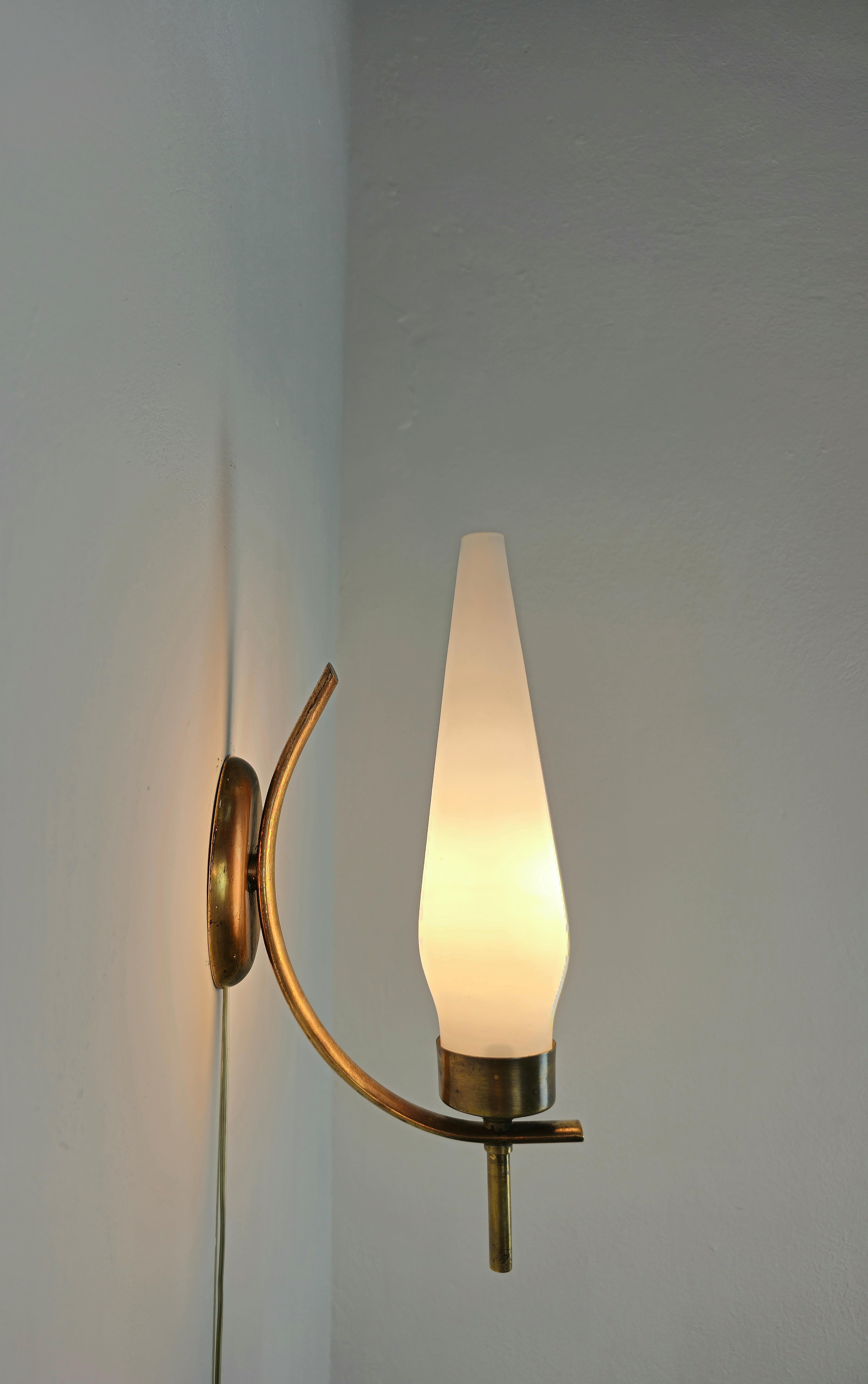 Pair of Wall Lights Sconces Brass Opaline Glass Midcentury Italian Design 1960s  In Good Condition For Sale In Palermo, IT