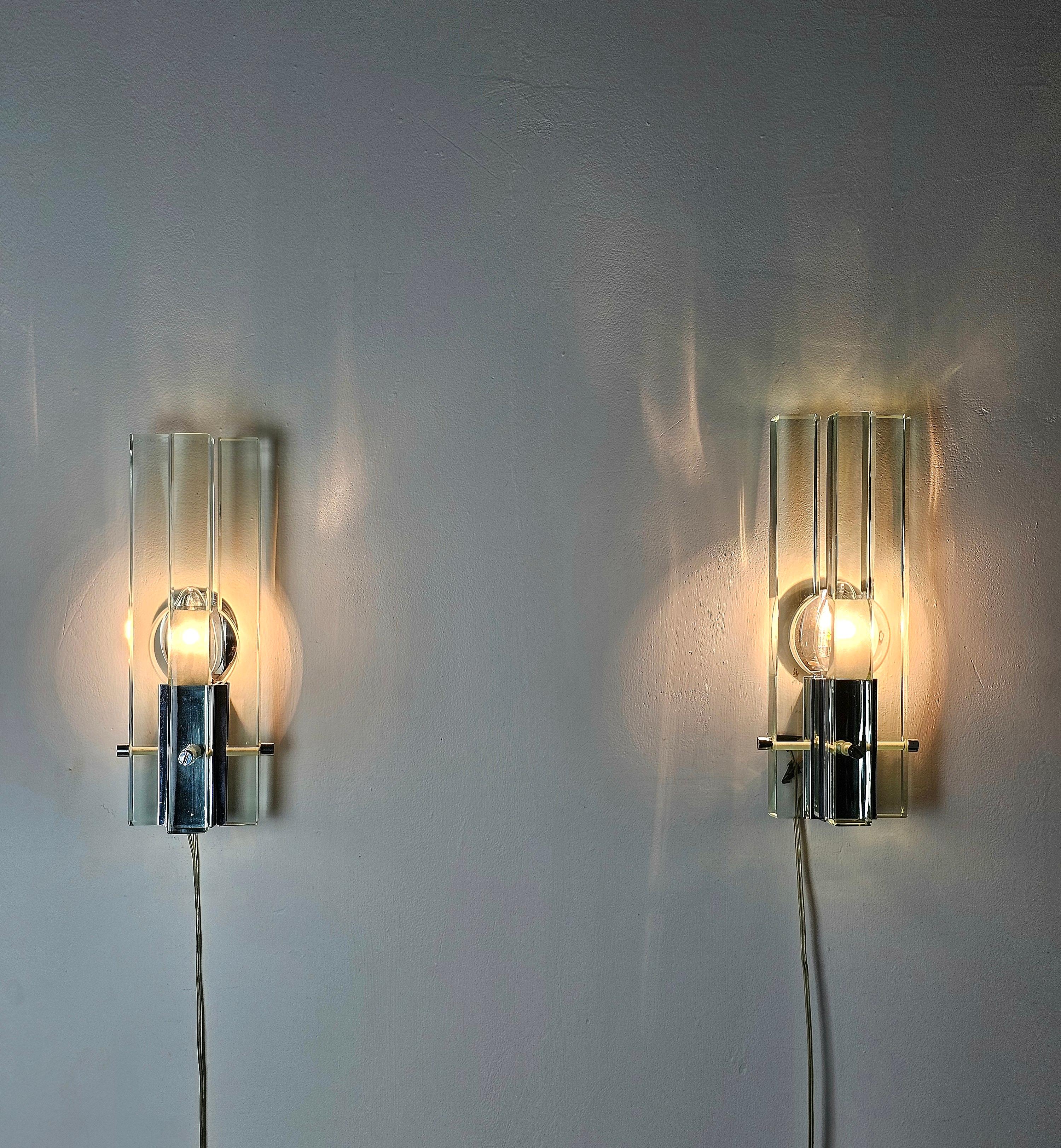 Set of 2 wall lamps produced in Italy in the 70s by Gallotti and Radice.
Each single wall lamp was made with a chromed brass structure that supports very thick cubic-shaped cut crystal glass, in the shade of Nile green.


Note: We try to offer our