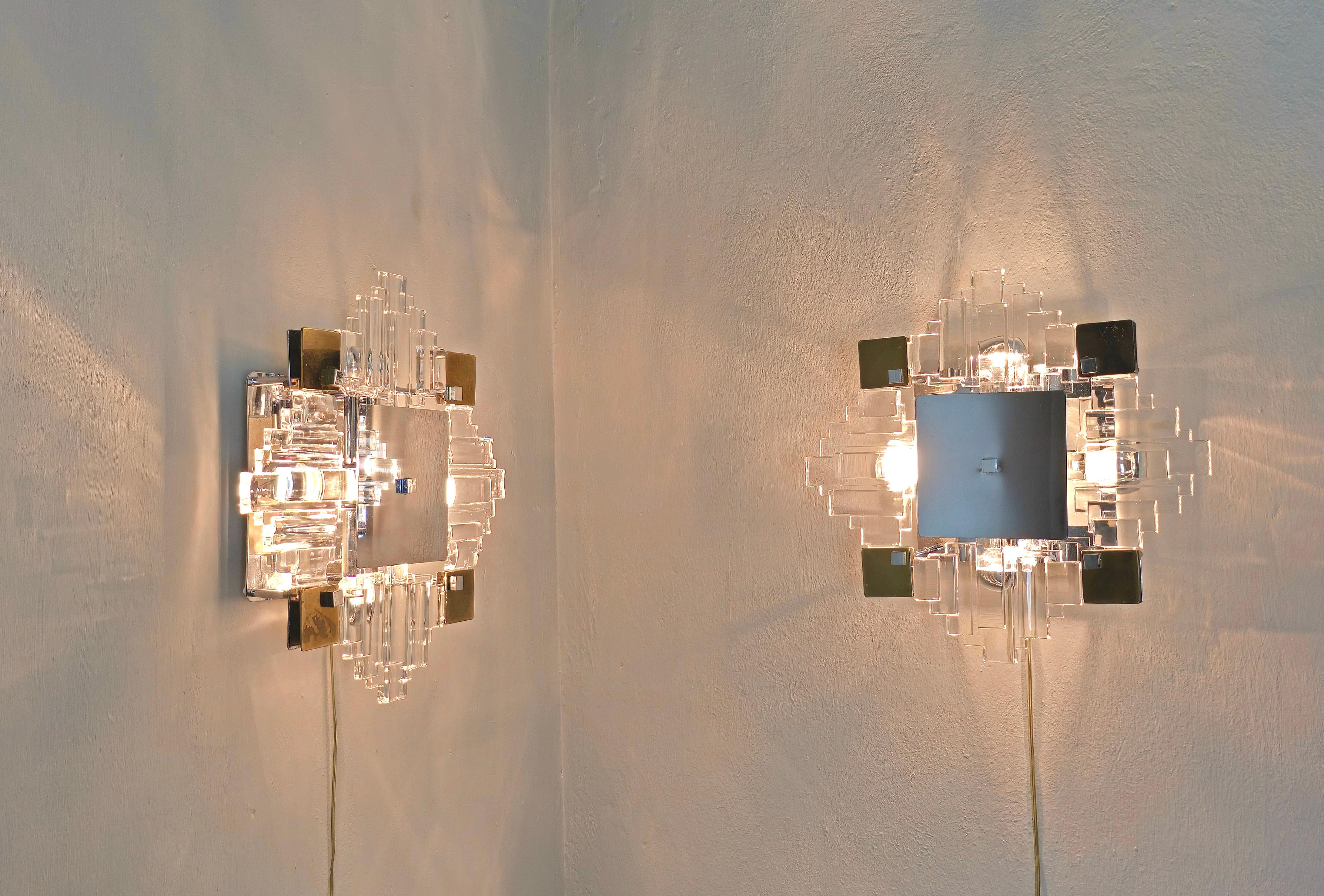Pair of Wall Lights Sconces Glass Metal G. Sciolari Stilkronen Mid Century 1970s In Good Condition For Sale In Palermo, IT