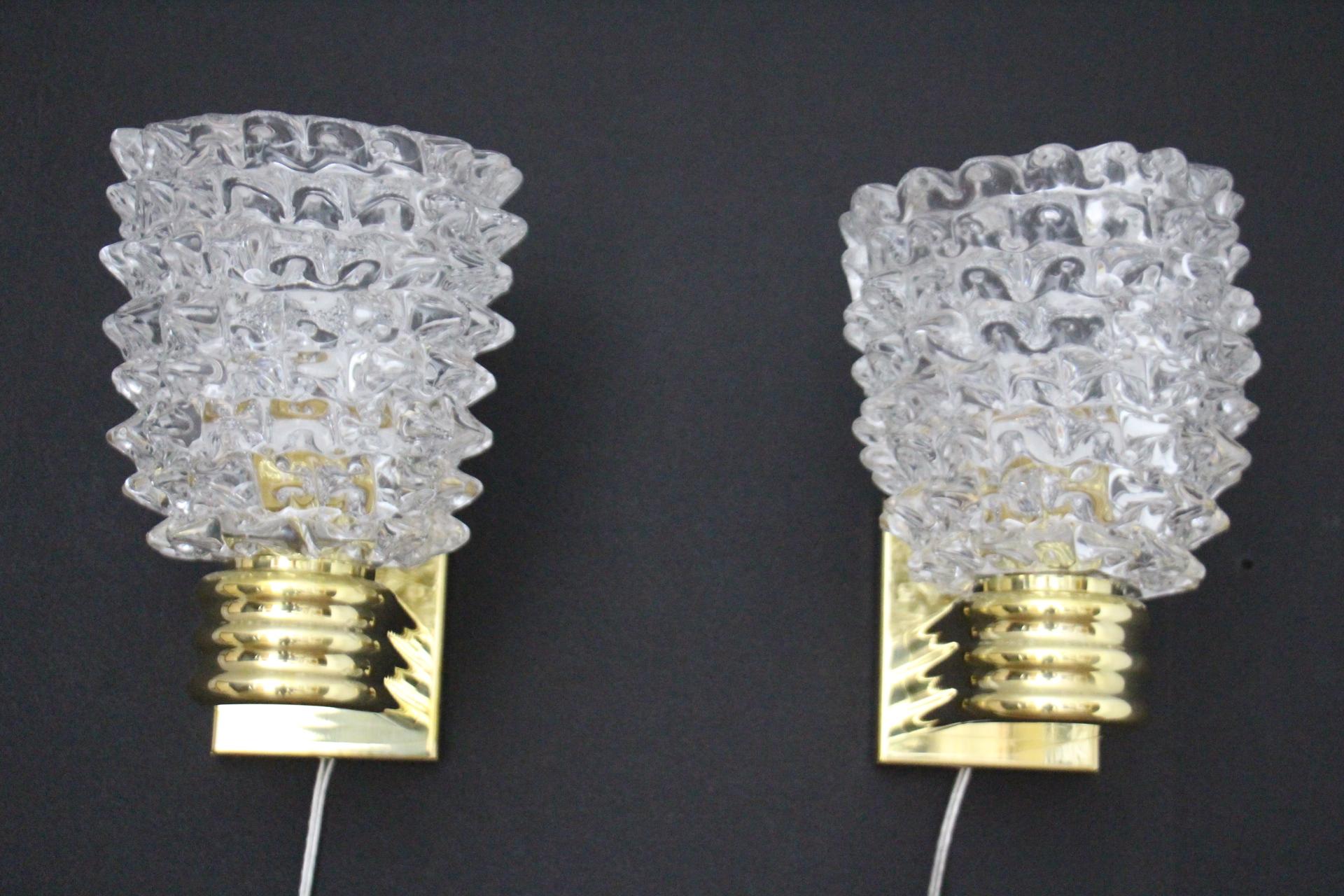 Mid-Century Modern Pair of Wall Lights Sconces in Rostrato Murano Glass in the Style of Barovier For Sale