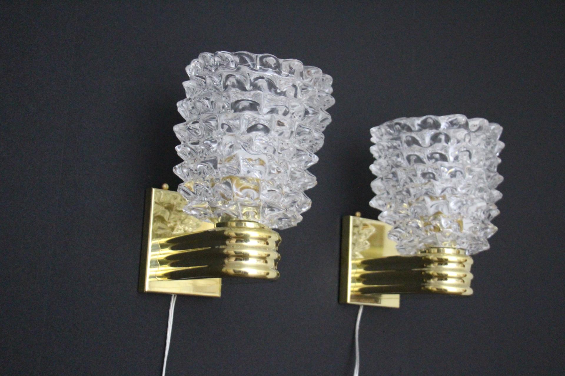 Italian Pair of Wall Lights Sconces in Rostrato Murano Glass in the Style of Barovier For Sale