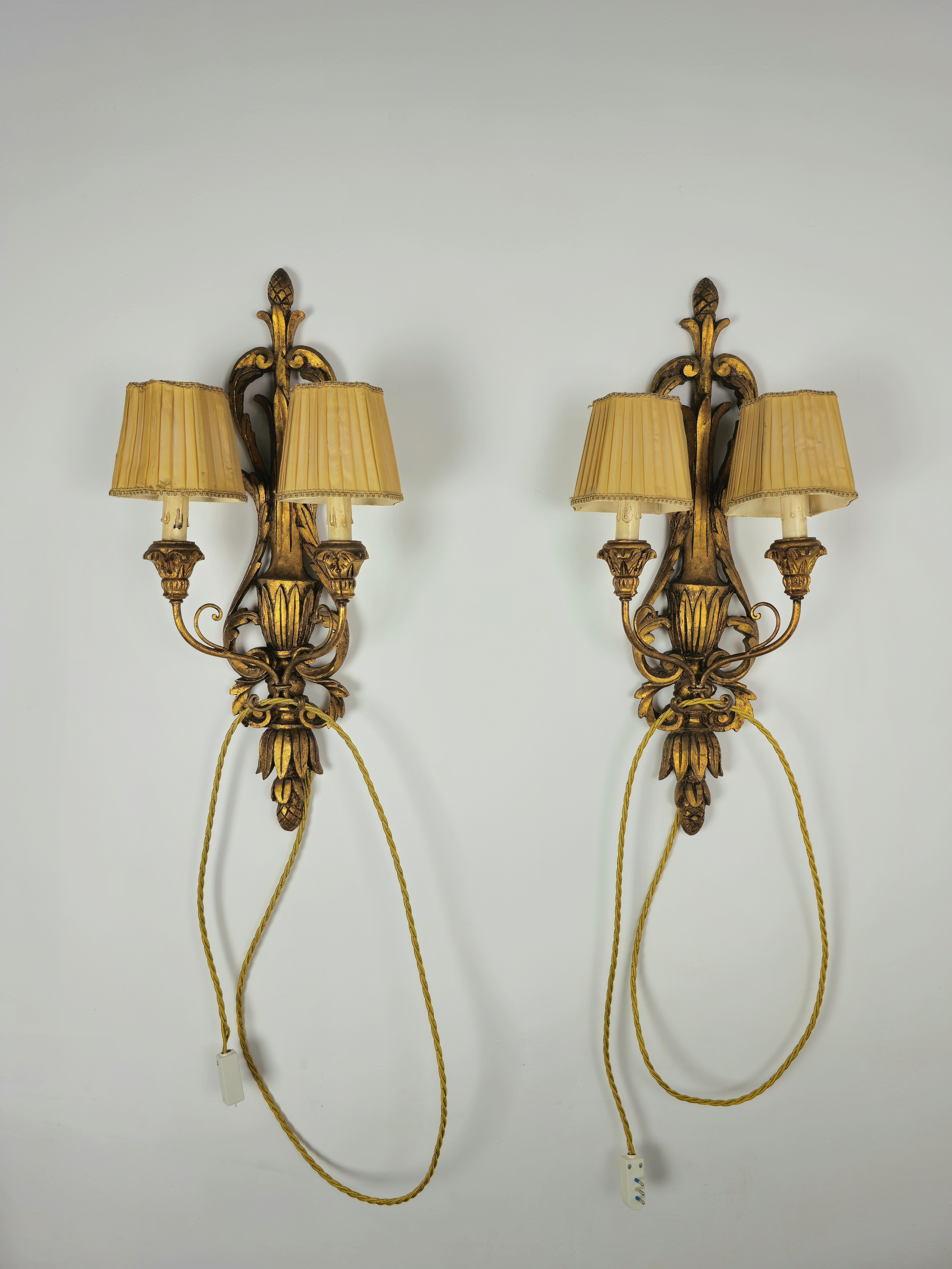 Pair of Wall Lights Sconces Wood Carved Silk Midcentury Italian Design 1950s  For Sale 8
