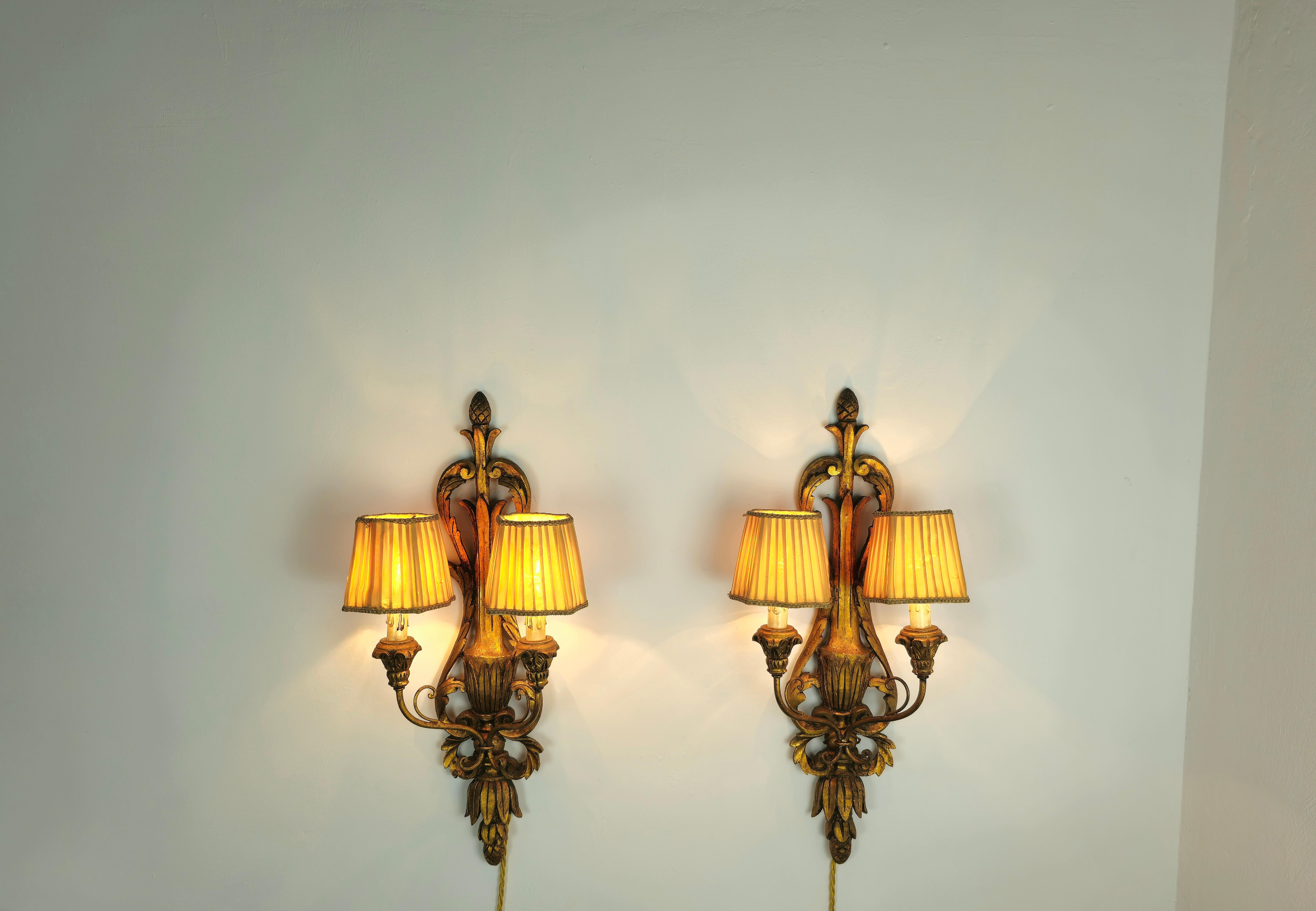 Pair of Wall Lights Sconces Wood Carved Silk Midcentury Italian Design 1950s  For Sale 5