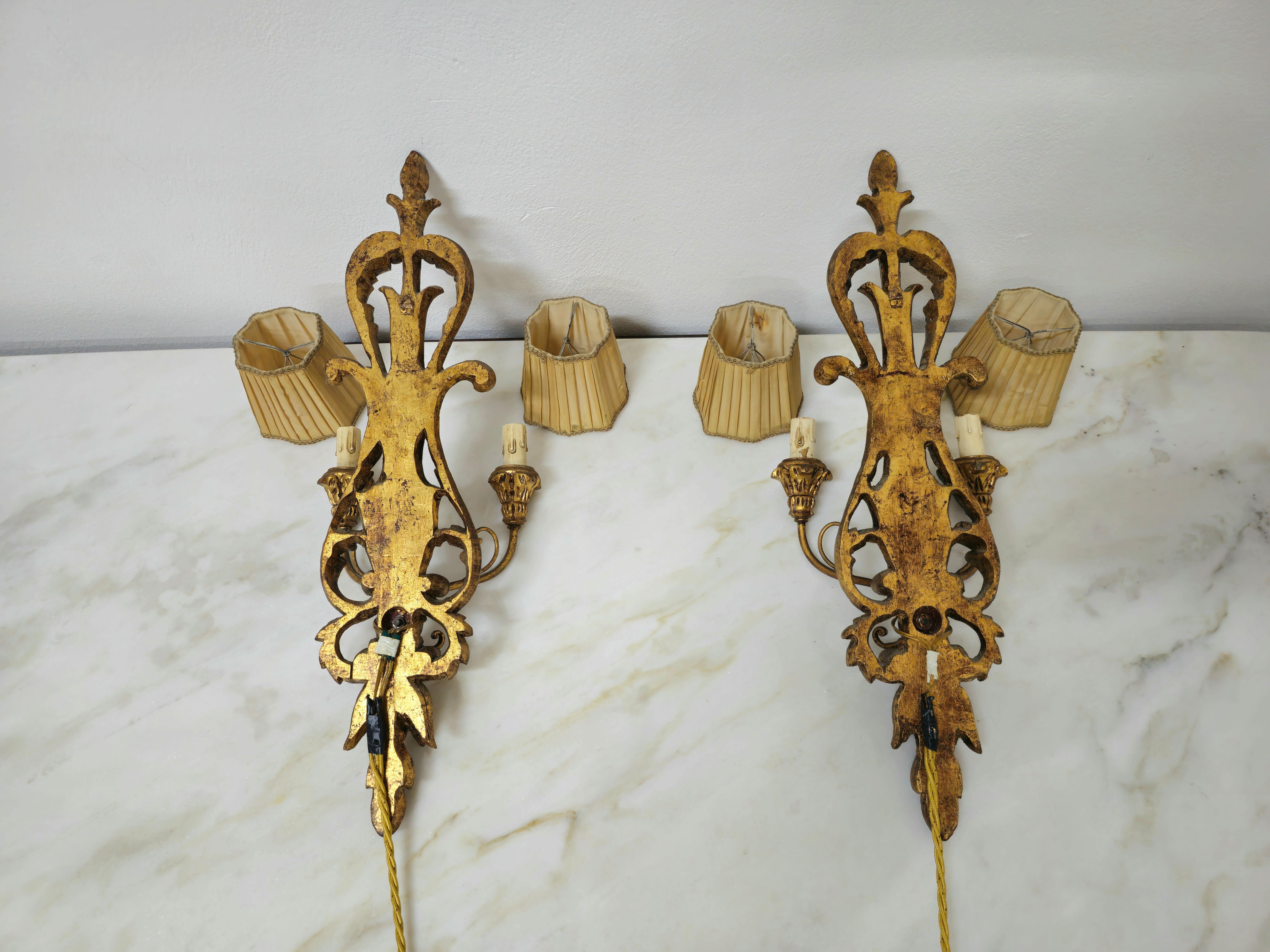 Pair of Wall Lights Sconces Wood Carved Silk Midcentury Italian Design 1950s  For Sale 10