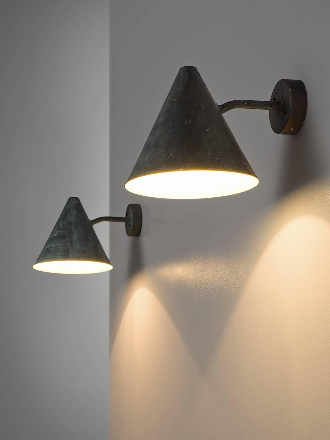 Hans-Agne Jakobsson for AB Markaryd, pair of wall lights, copper, Sweden, 1950s. 

Pair of cone-shaped wall lights designed by Hans-Agne Jakobsson for AB Markaryd, in beautifully patinated copper with an off white interior. The light this model