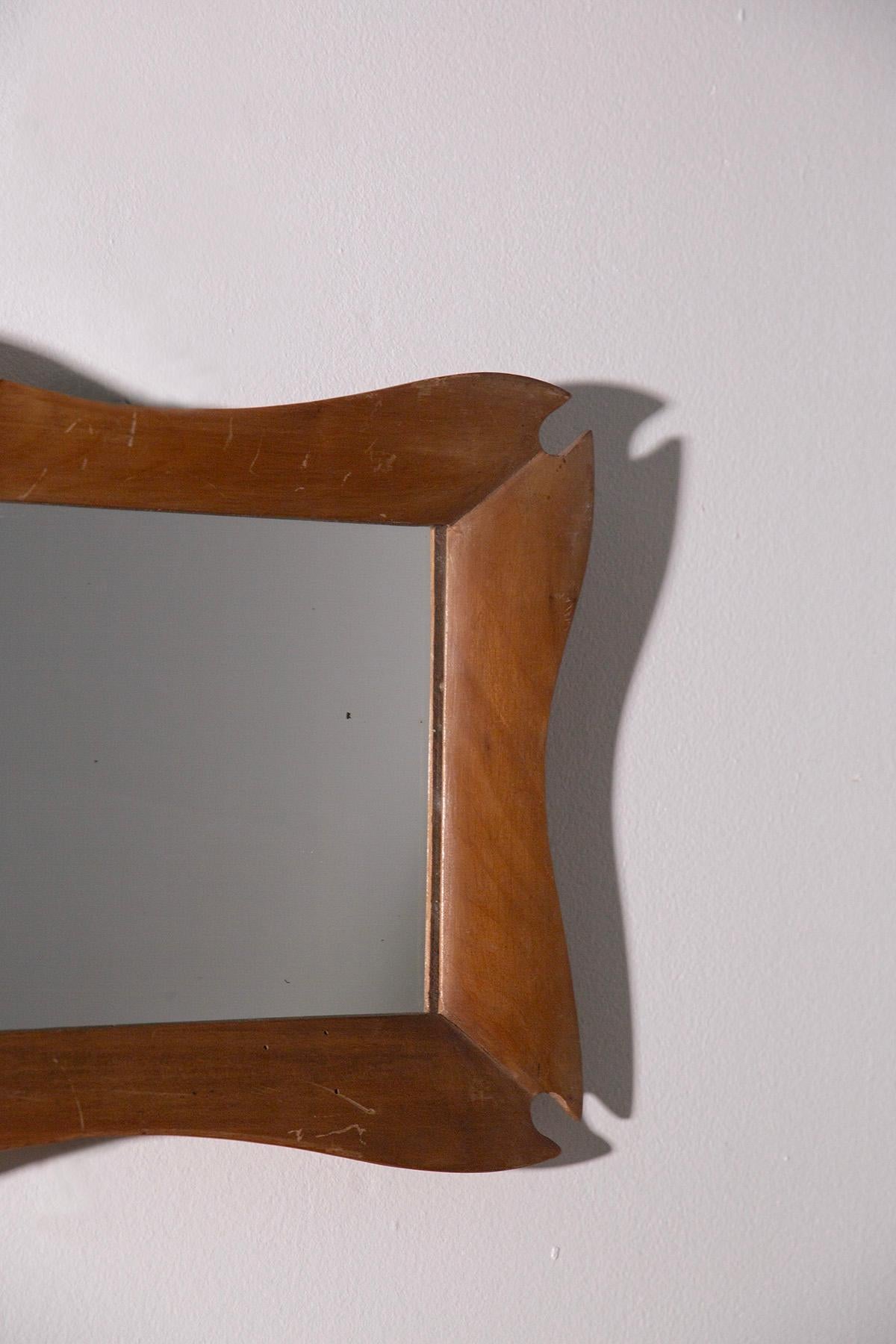 This stunning pair of wall mirrors, attributed to the celebrated designer Paolo Buffa, dates from the 1950s and is an emblematic example of the sophistication and elegance that distinguished his style. Each mirror is framed by a walnut wood frame,